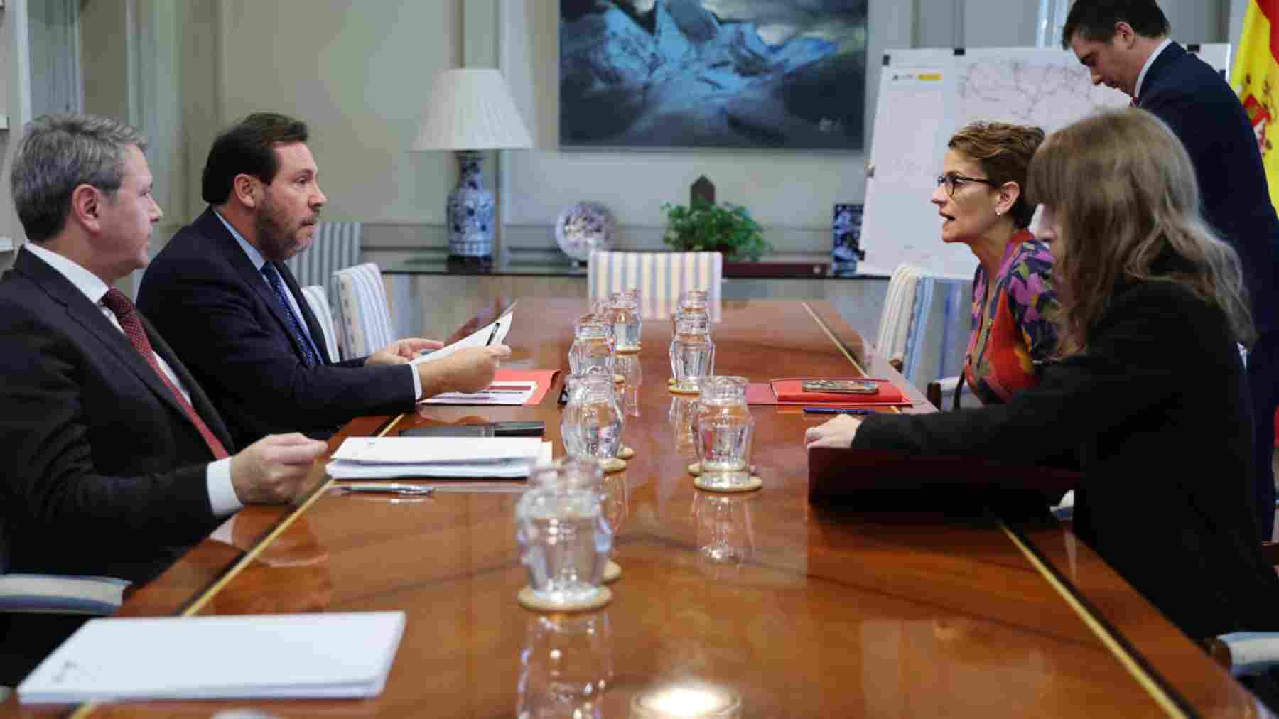 Chivite viaja a Madrid para reunirse con Óscar Puente y deja fuera a su tío consejero, cuestionado por el caso de Belate