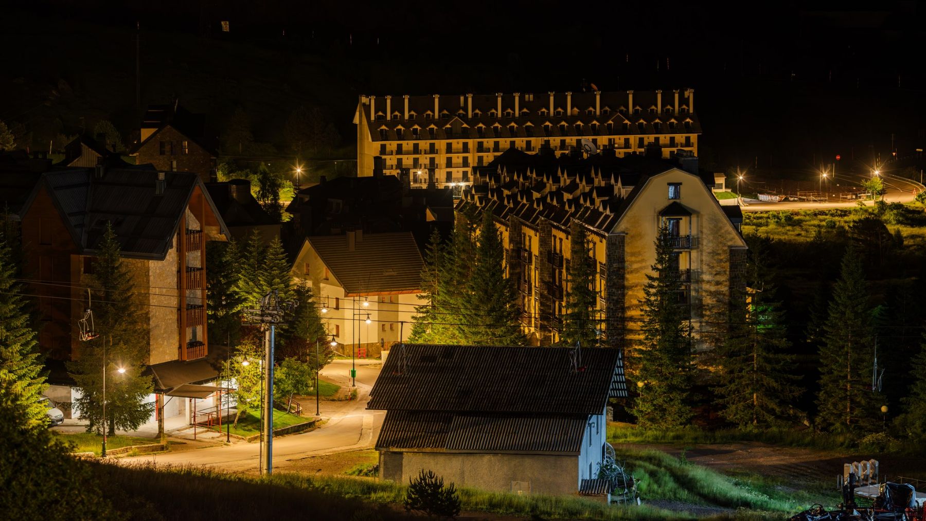 Alumbrado ATP sin mantenimiento, alineado con los criterios Starlight para proteger el cielo nocturno y el entorno natural. ATP ILUMINACIÓN