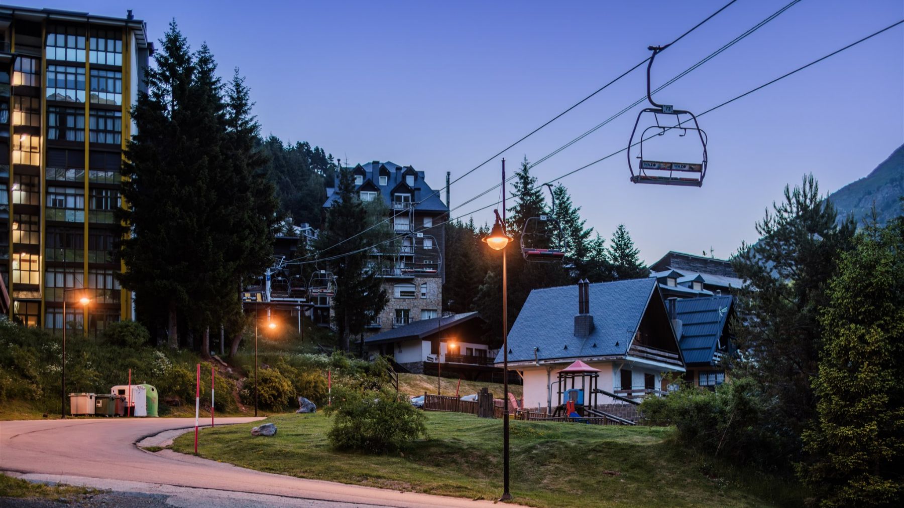 Punto de luz con brazo BG-125 de polímero técnico, diseñado para máxima durabilidad en climas de nieve, humedad y heladas. ATP ILUMINACIÓN