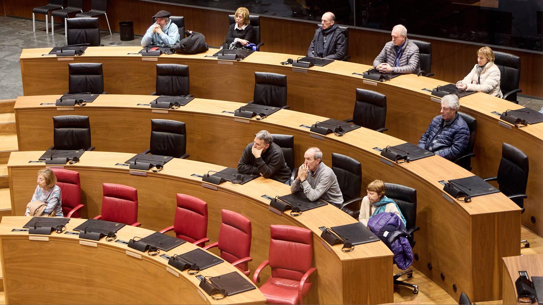 Jornada de puertas abiertas del Parlamento foral con motivo del Día de Navarra. IÑIGO ALZUGARAY