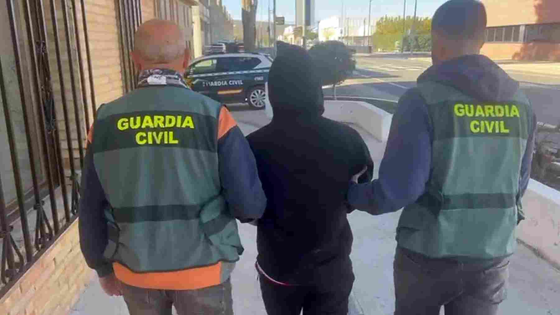 Detenido el autor de una oleada de robos en coches en Navarra: rompía las ventanillas