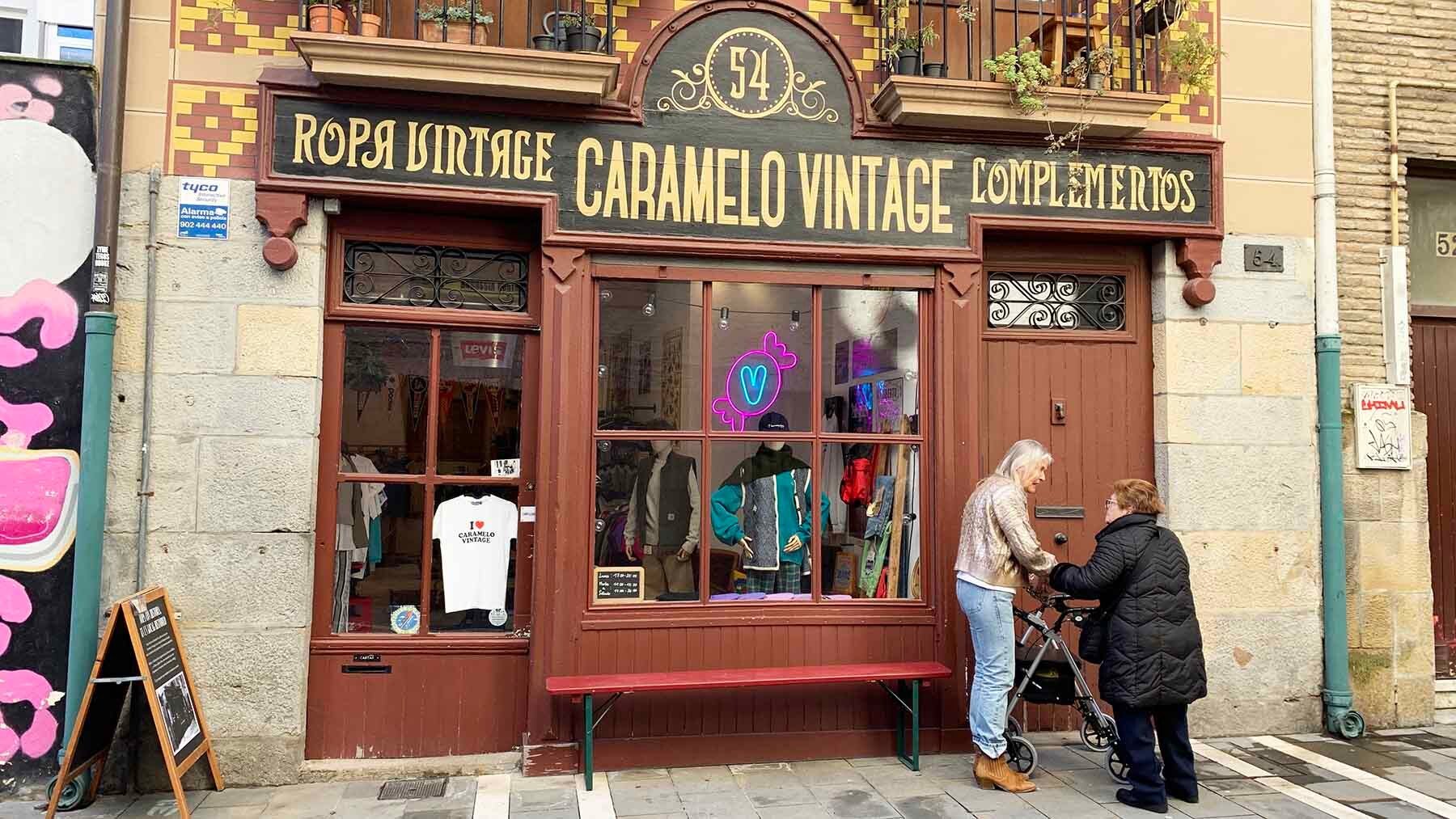 Fachada de la tienda Caramelo Vintage en la calle Dormitalería 54 de Pamplona. Navarra.com