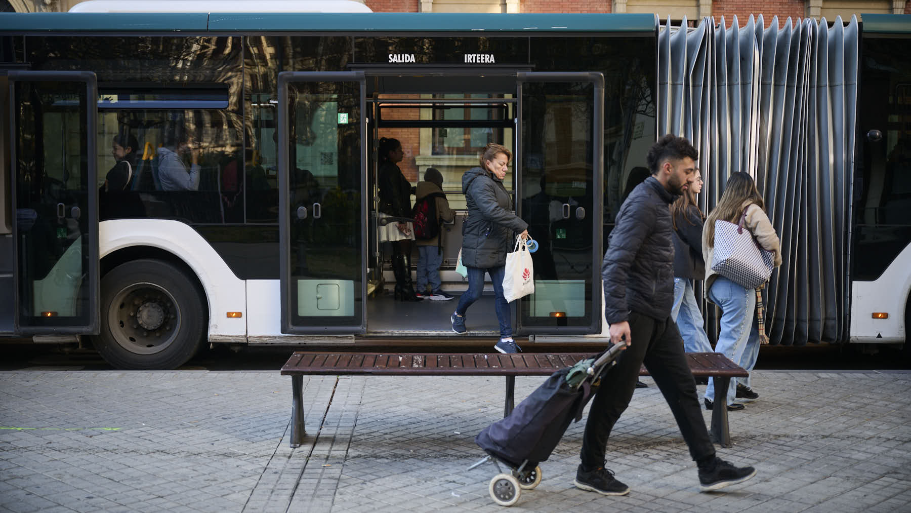 Guerra sindical en la empresa de las villavesas tras destituir al presidente del comité: “Es una tomadura de pelo”