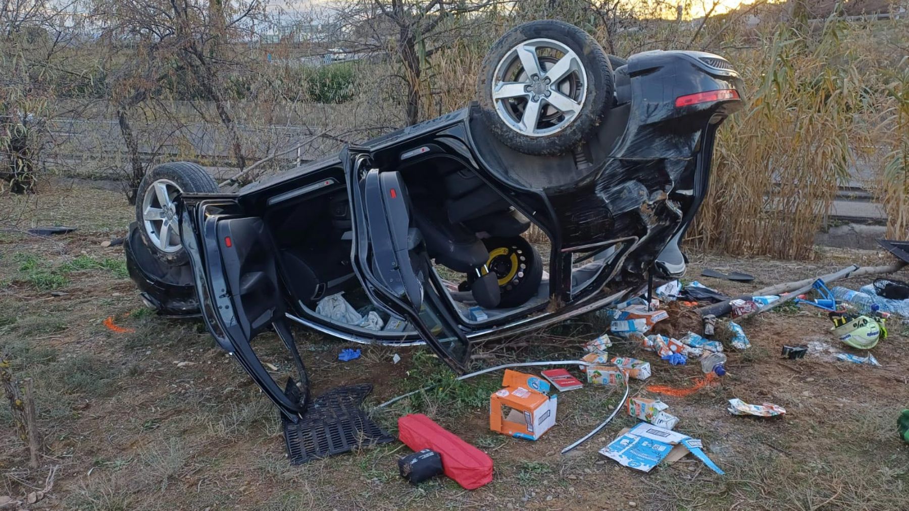 Un coche da varias vueltas de campana en Navarra y el conductor acaba en el hospital