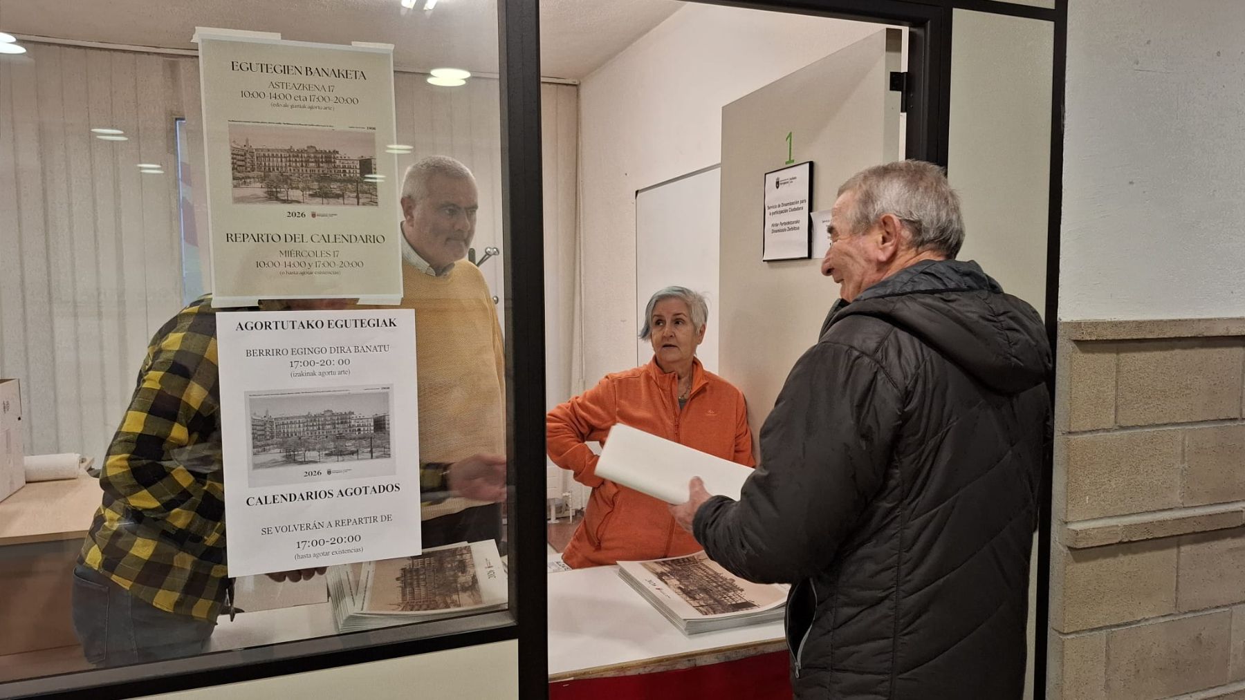 Carrera por el calendario de Pamplona: se agotan en pocas horas y muchas personas se quedan sin él