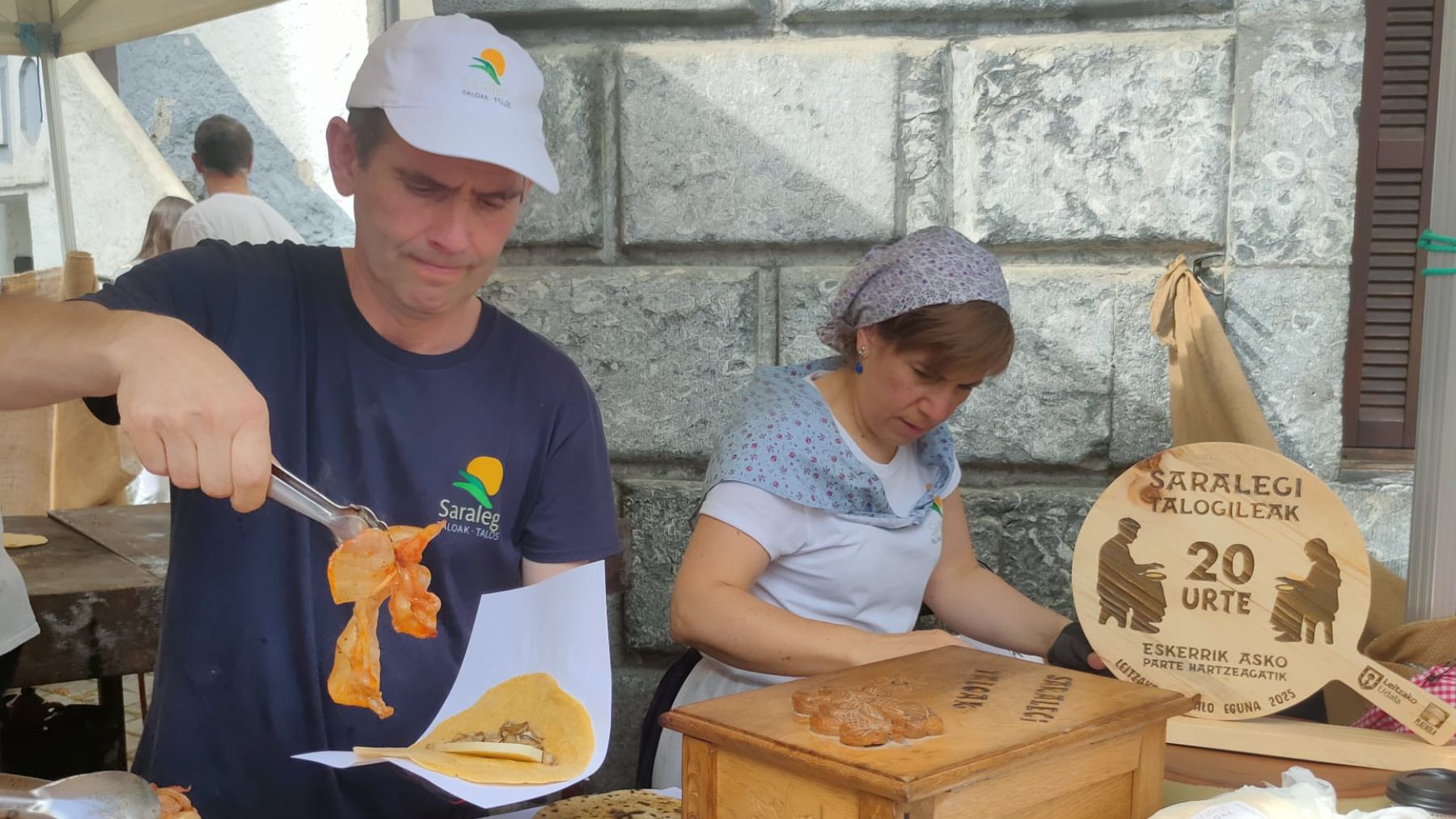 La familia Saralegi ha convertido el talo en una tradición: de Leiza a las ferias y a tu mesa en Navidad