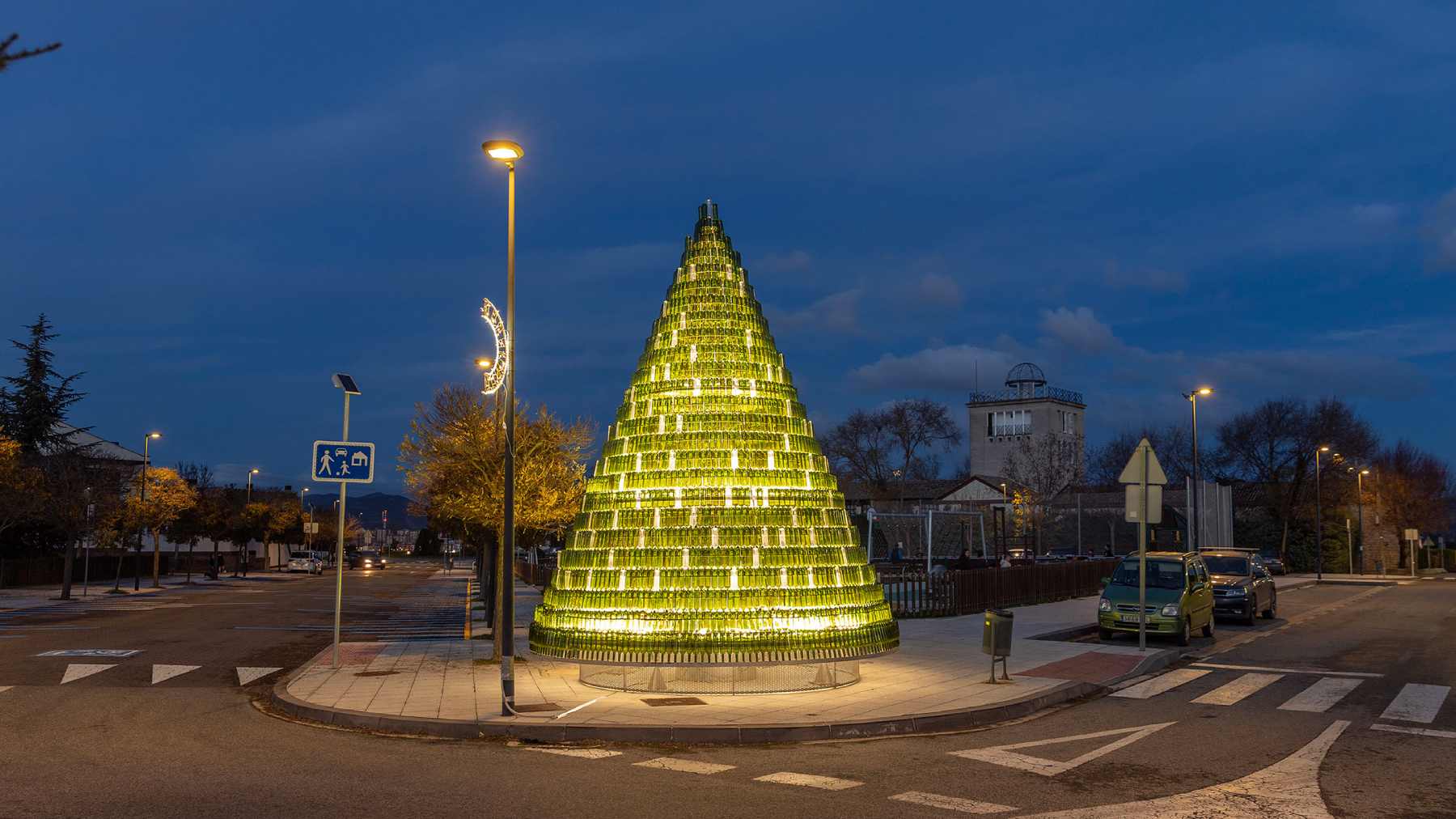 ¿Dónde está el árbol navideño de botellas que solían poner en la plaza de Baluarte en Pamplona?