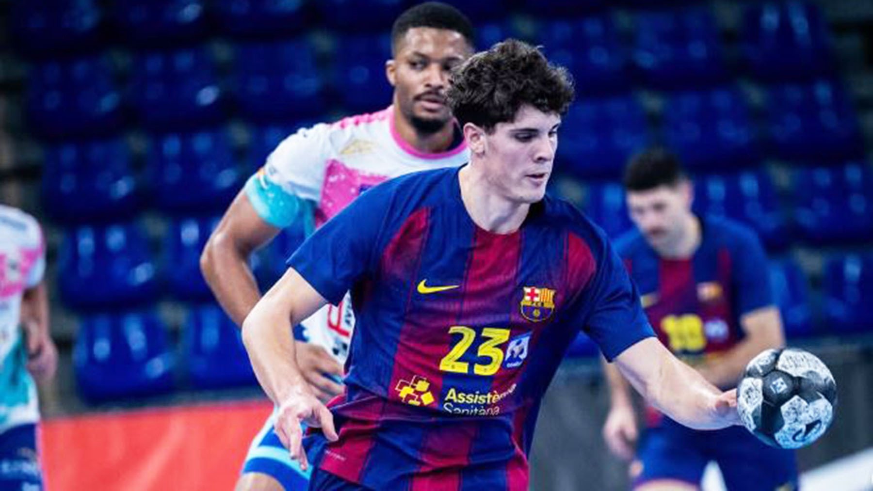 El navarro de 17 años que firma su primer contrato profesional con el Barcelona: 