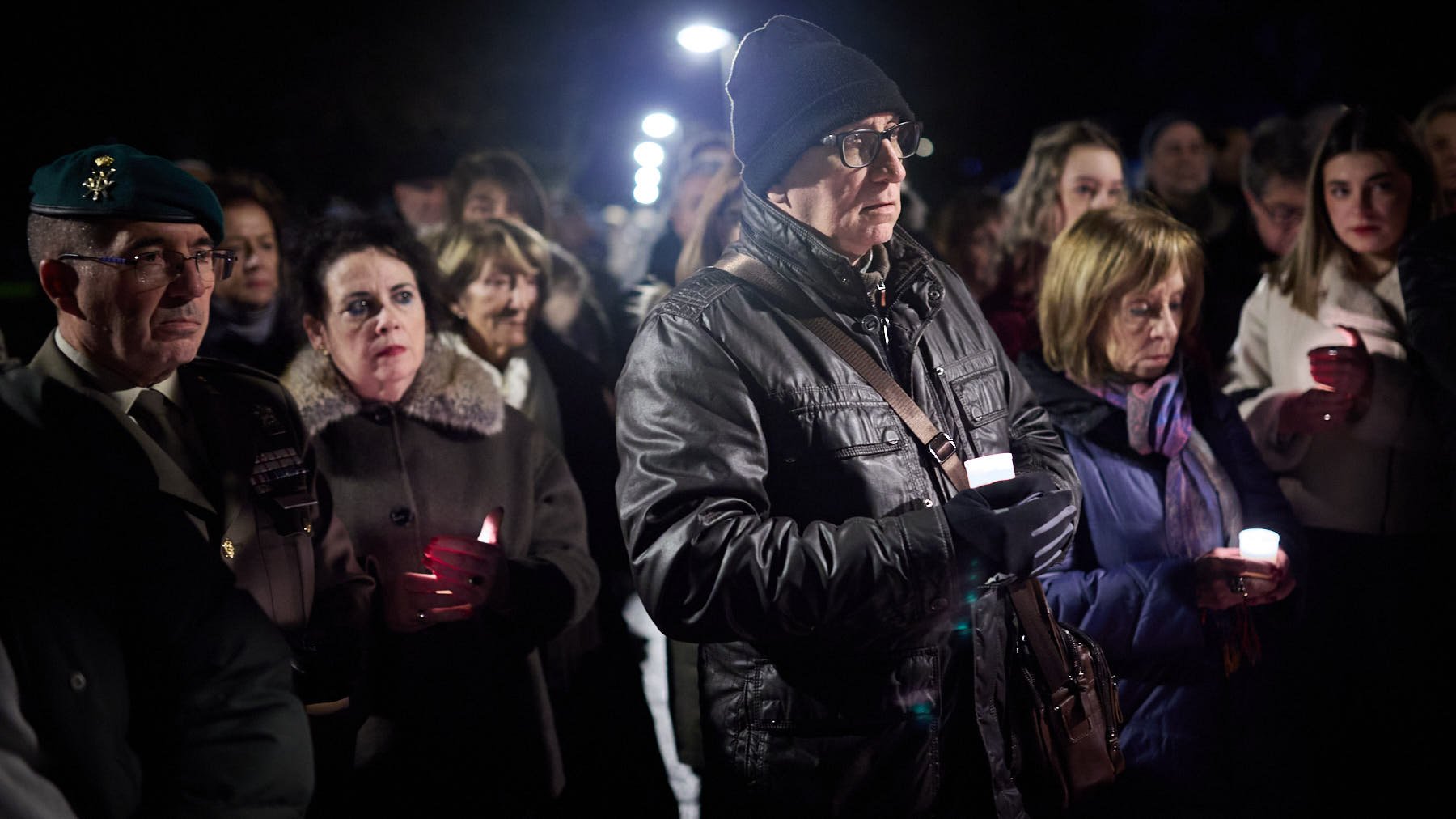 Vecinos de Paz organiza un homenaje navide&ntilde;o a las v&iacute;ctimas de ETA en el lugar donde la banda terrorista asesin&oacute; a Juan Atar&eacute;s Pe&ntilde;a en la v&iacute;spera de Nochebuena de hace 40 a&ntilde;os. I&Ntilde;IGO ALZUGARAY