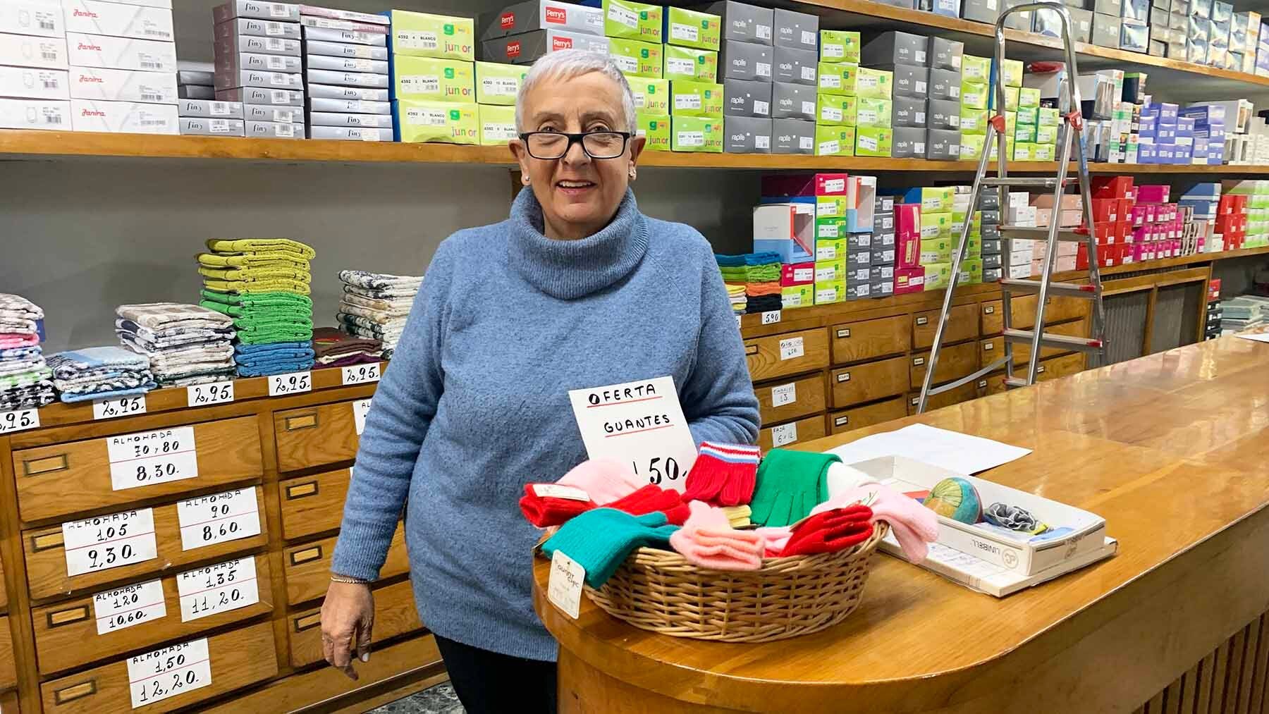 La pamplonesa que cumple 50 años en su tienda familiar: 