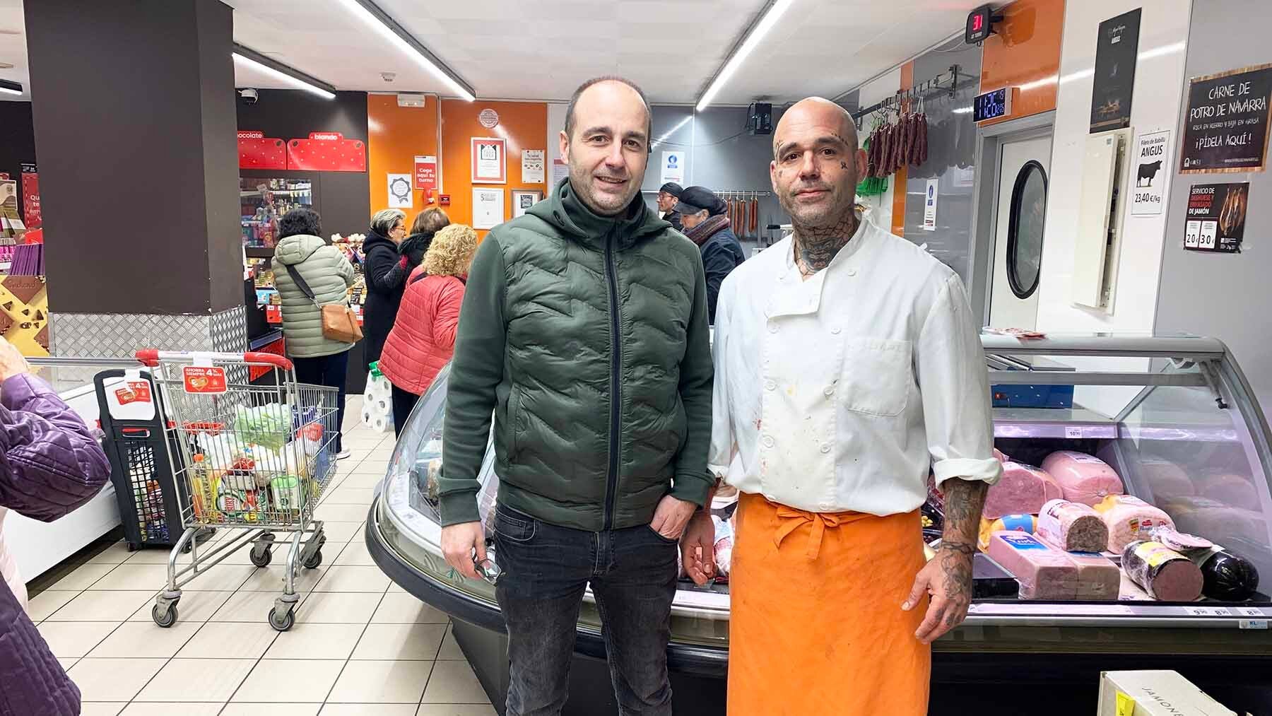 Los hermanos que mantienen muy vivo el supermercado más veterano de un pueblo de Navarra