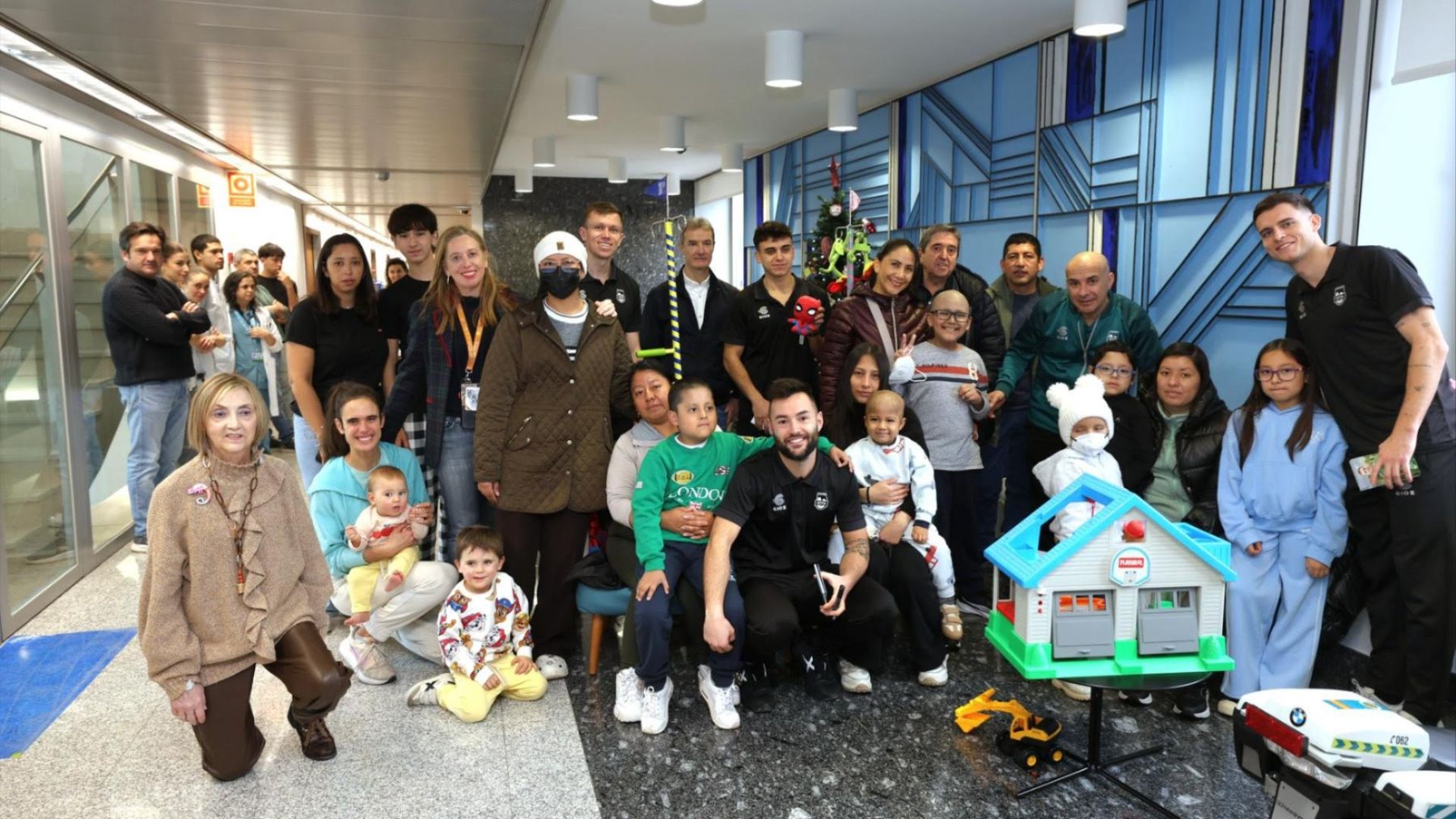 Jugadores de Osasuna visitan a ni&ntilde;os ingresados en la Cl&iacute;nica Universidad de Navarra. CL&Iacute;NICA UNIVERSIDAD DE NAVARRA