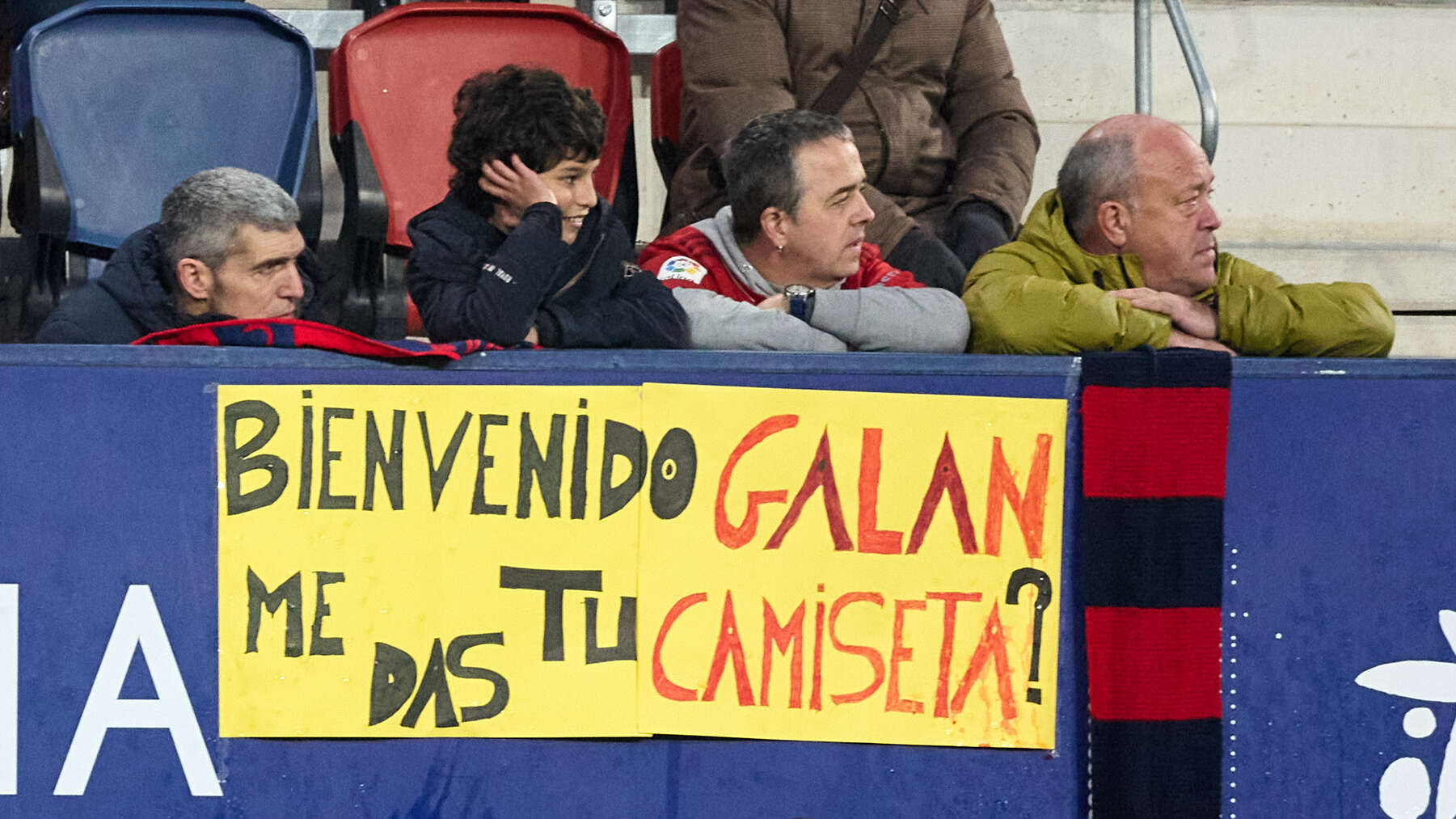 La grada del estadio de El Sadar durante el partido de La Liga EA Sports entre CA Osasuna y Athletic Club disputado en Pamplona. I&Ntilde;IGO ALZUGARAY