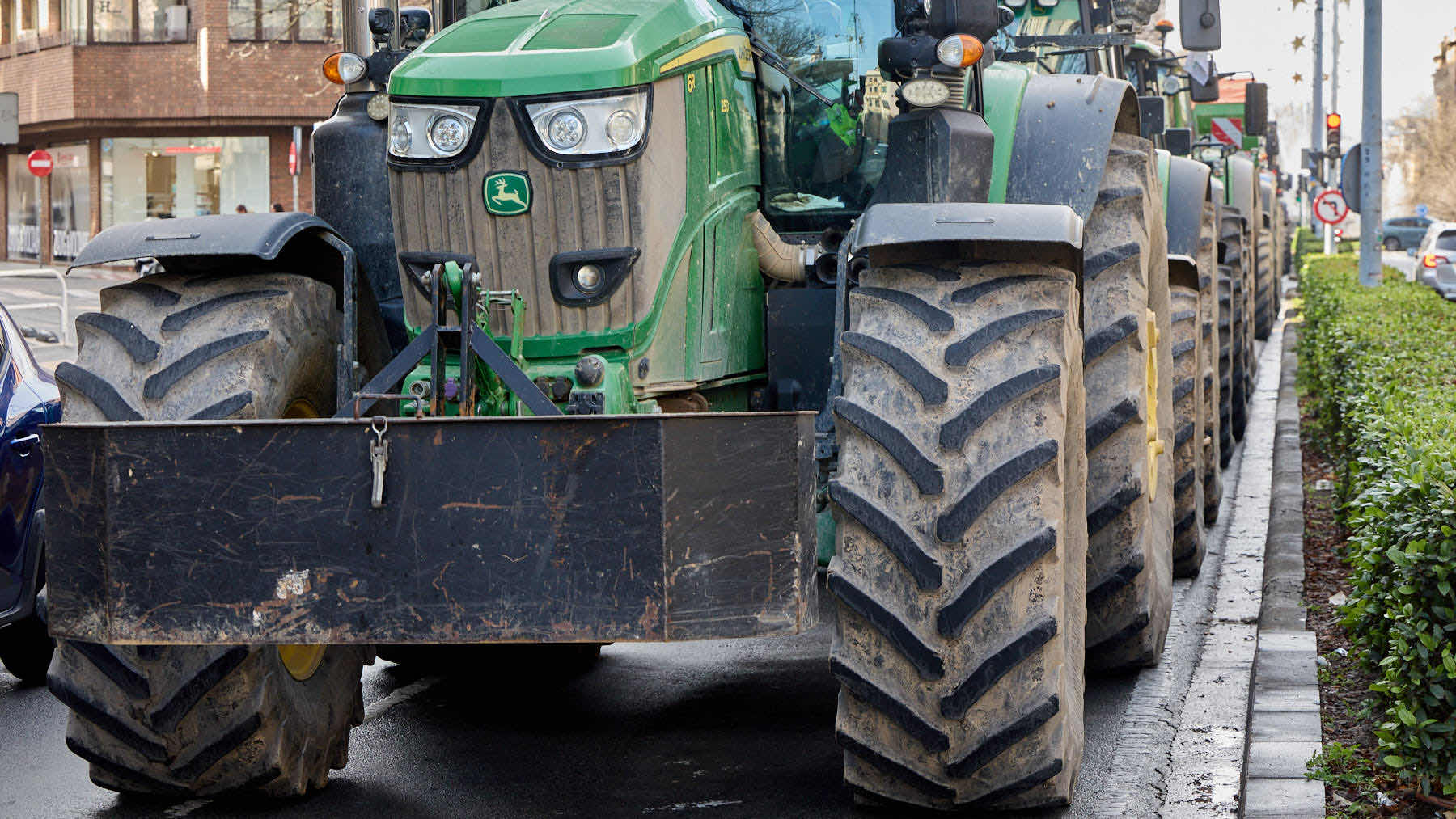 Repostar un tractor en Navarra cuesta 80 euros más que hace quince días: UAGN pide una rebaja fiscal 