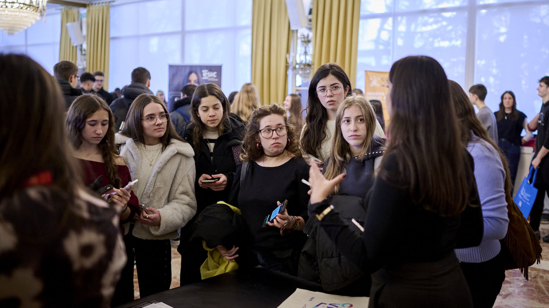 La feria universitaria que ayuda a los estudiantes de bachillerato de Navarra a elegir carrera