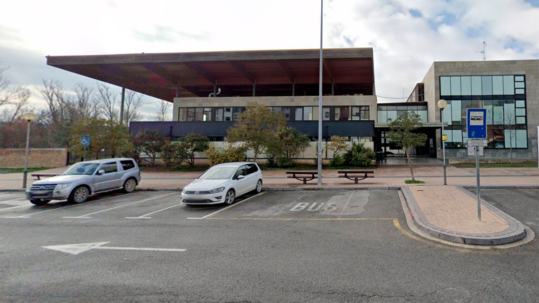 Un colegio de la Comarca de Pamplona, al límite: Educación exige que cesen las protestas contra una profesora