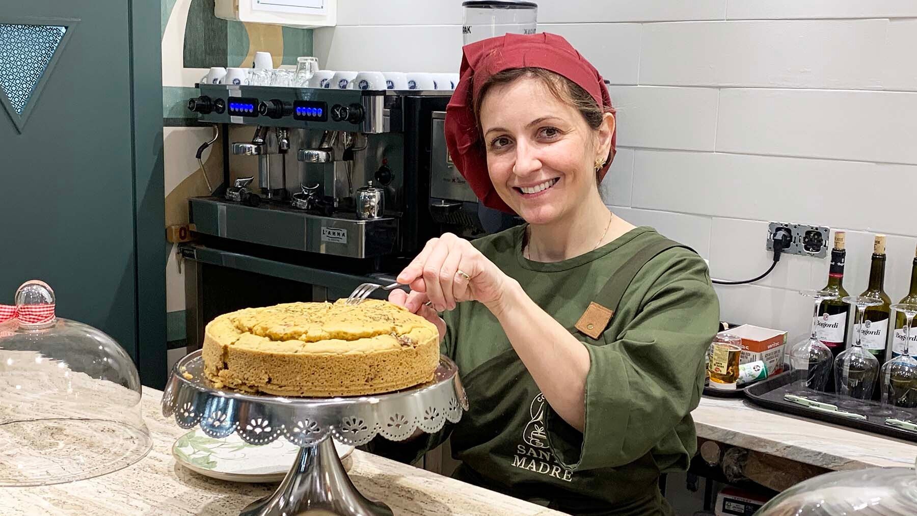 Reabre una cafetería del centro de Pamplona con unos pasteles de lujo: “Dicen que están espectaculares”