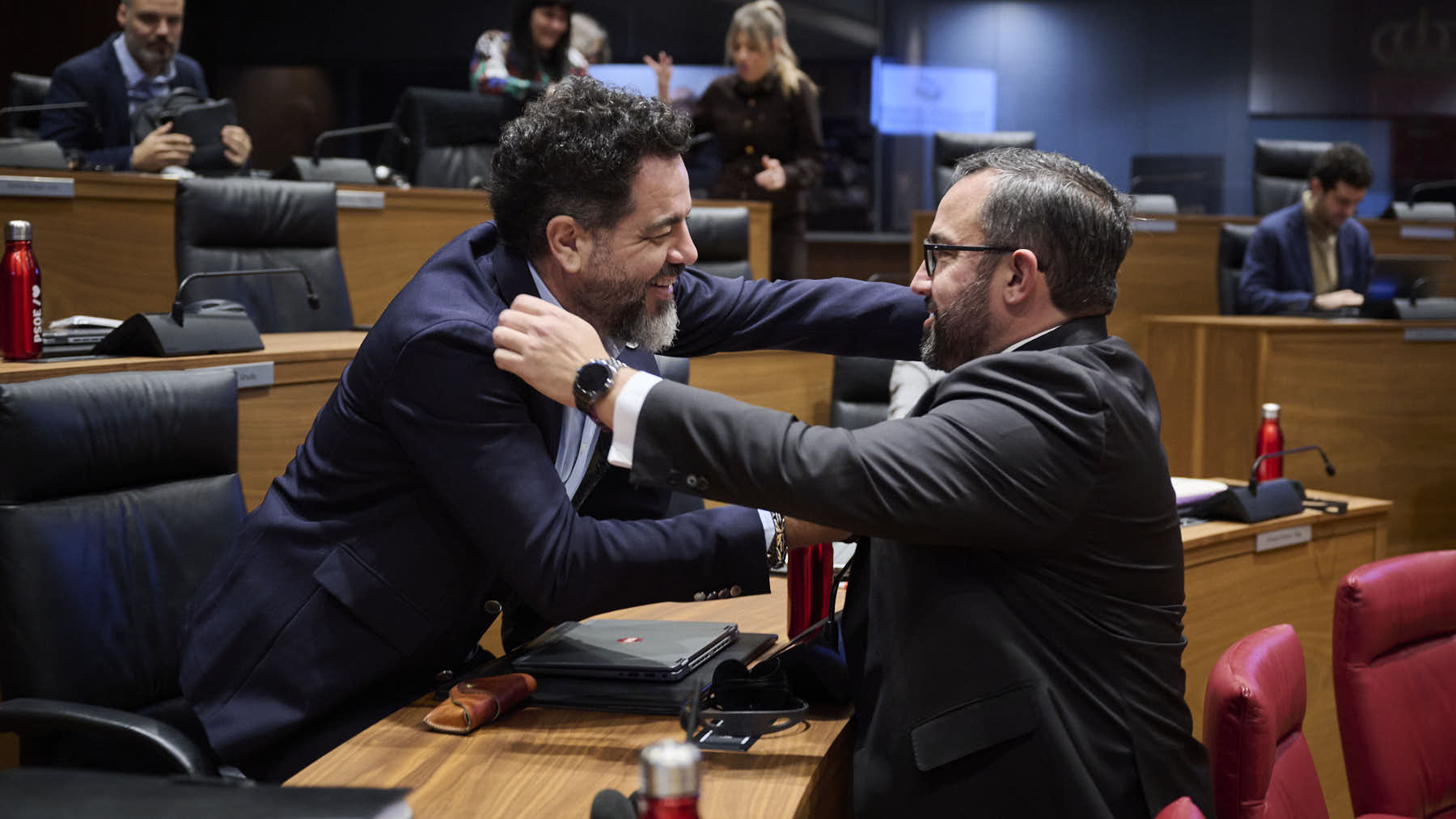 Vox pide la comparecencia de las parejas de Alzórriz y Remírez en la comisión de investigación