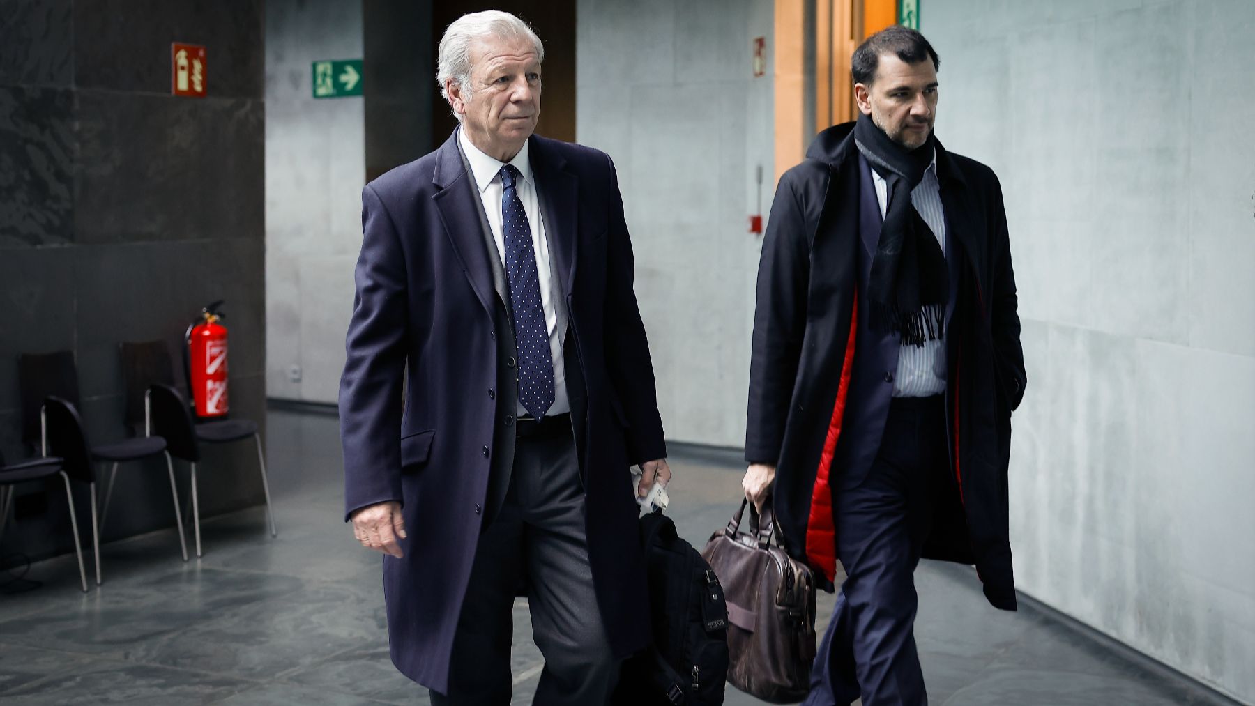 El presidente de Acciona planta al Parlamento de Navarra que ve 