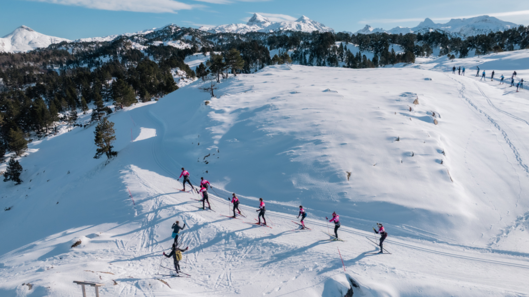 Más de 400 deportistas y un triple campeonato: la cita en Navarra con la nieve como protagonista