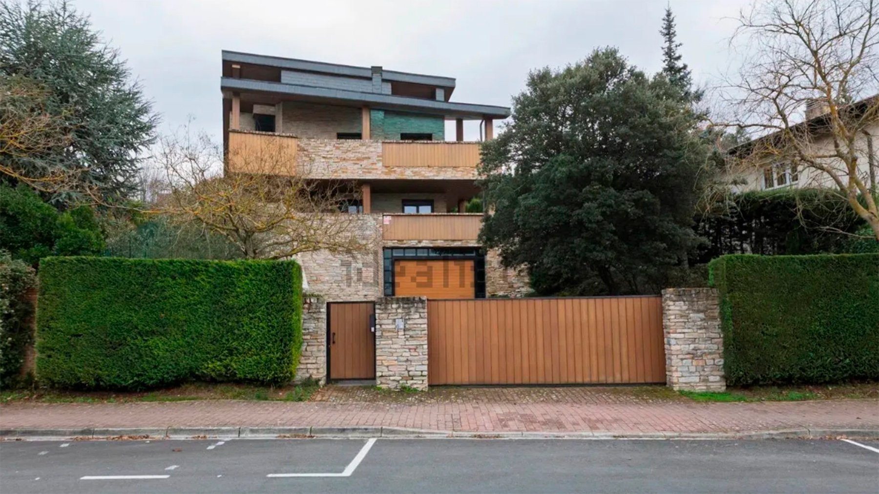 Un recorrido por la casa de lujo que se vende en Gorraiz. IDEALISTA