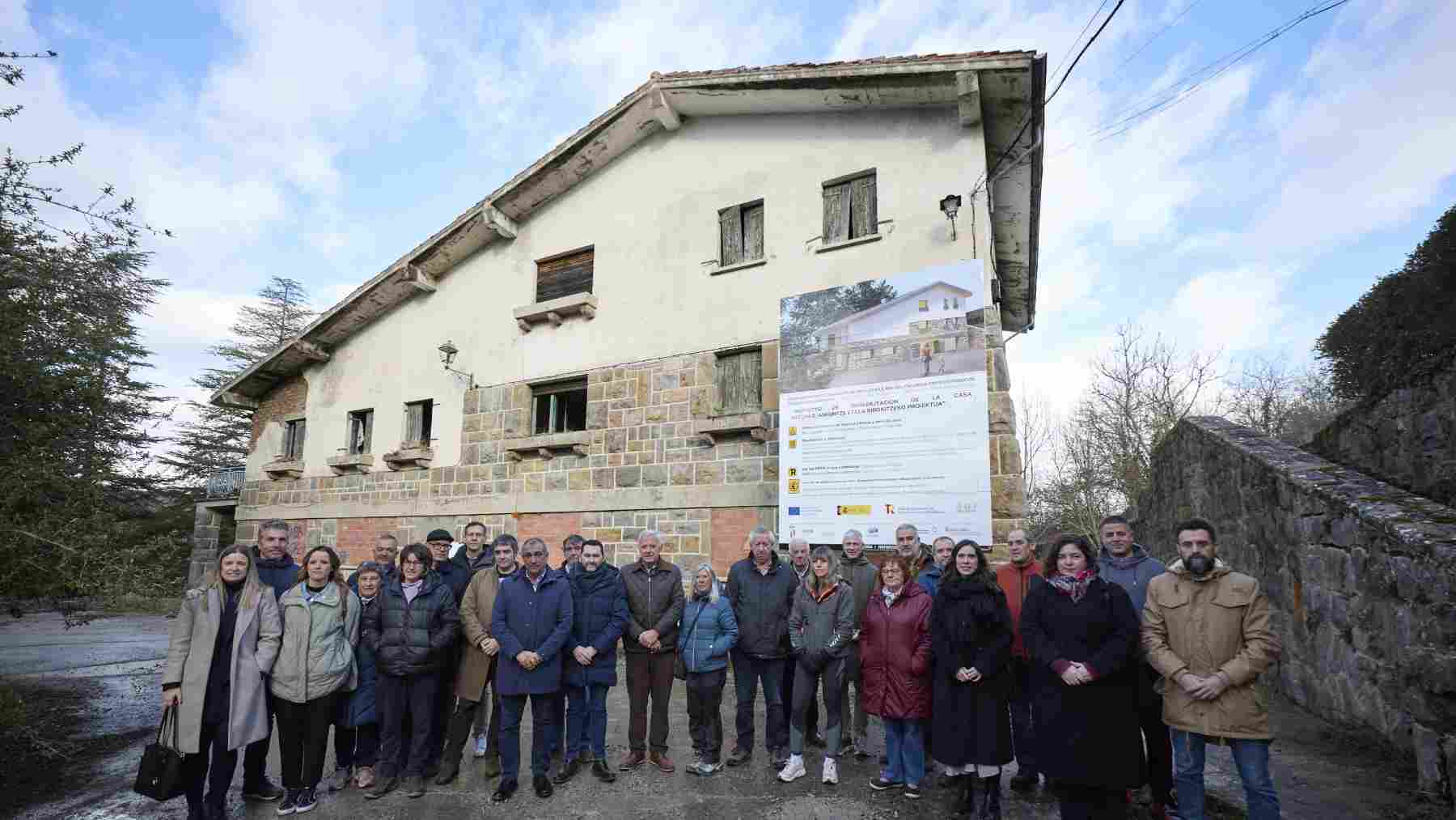 De antigua casa de camineros a espacio público: la transformación de un edificio histórico en un pueblo de Navarra