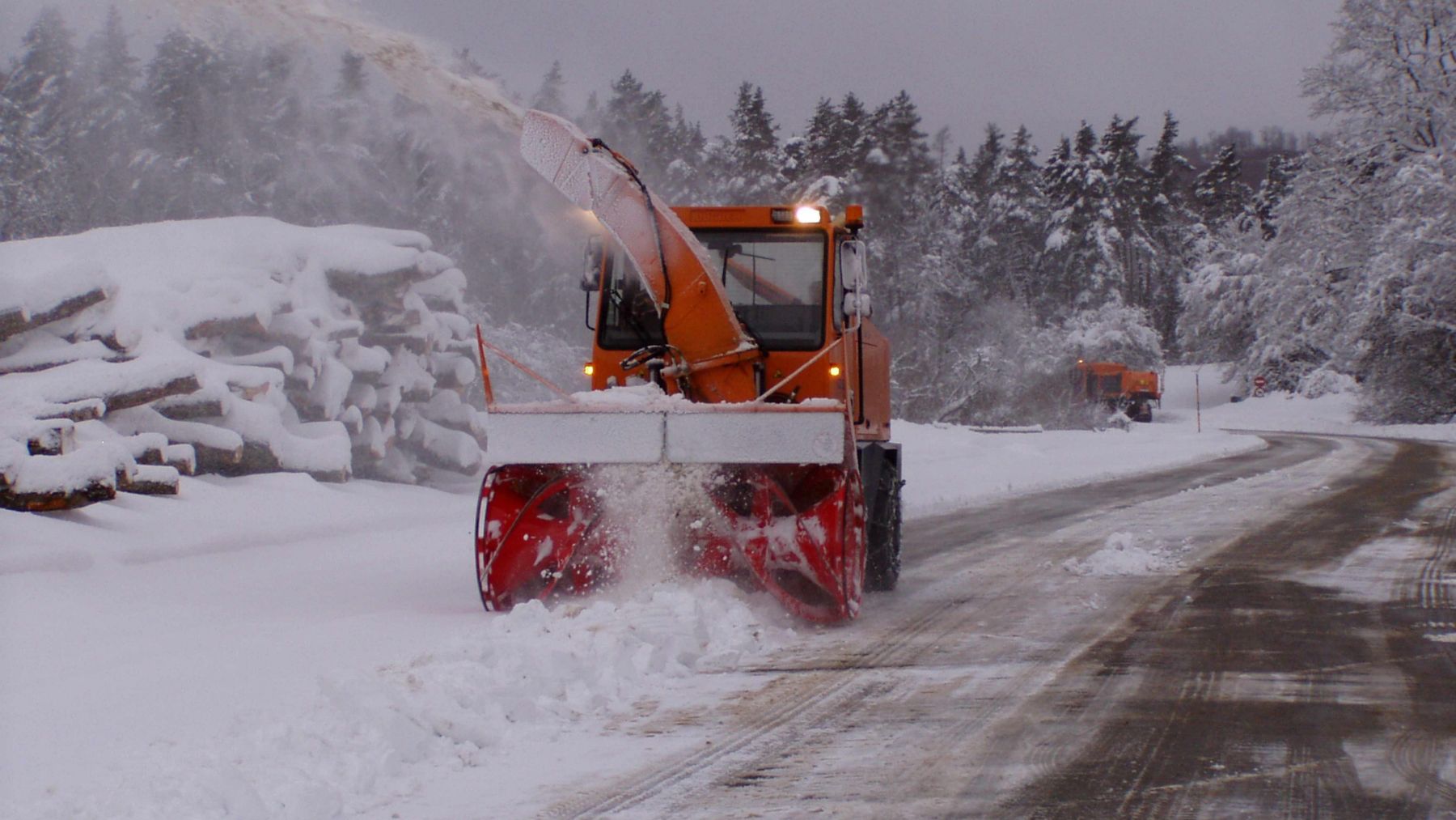 Navarra activa 48 quitanieves ante las nevadas de las próximas horas