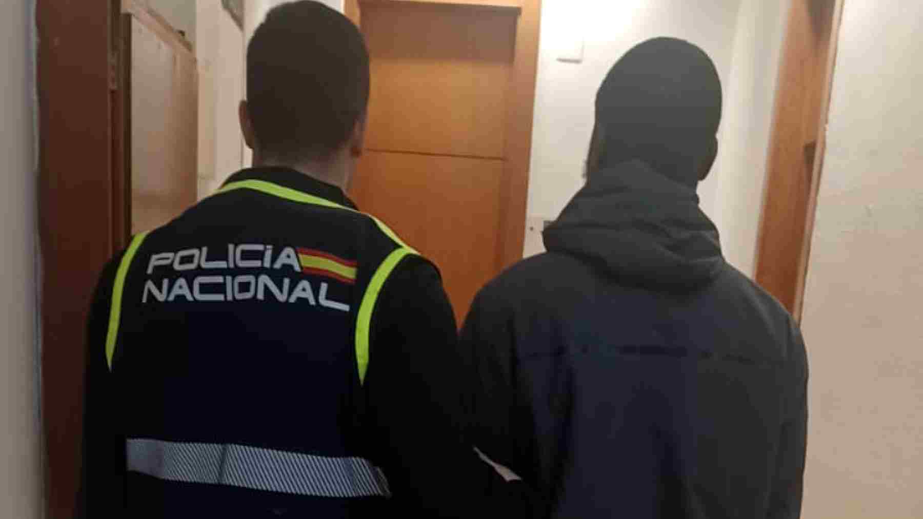 Detenido en Navarra por cobrar 500 euros a extranjeros a cambio de empadronarlos con documentación falsa