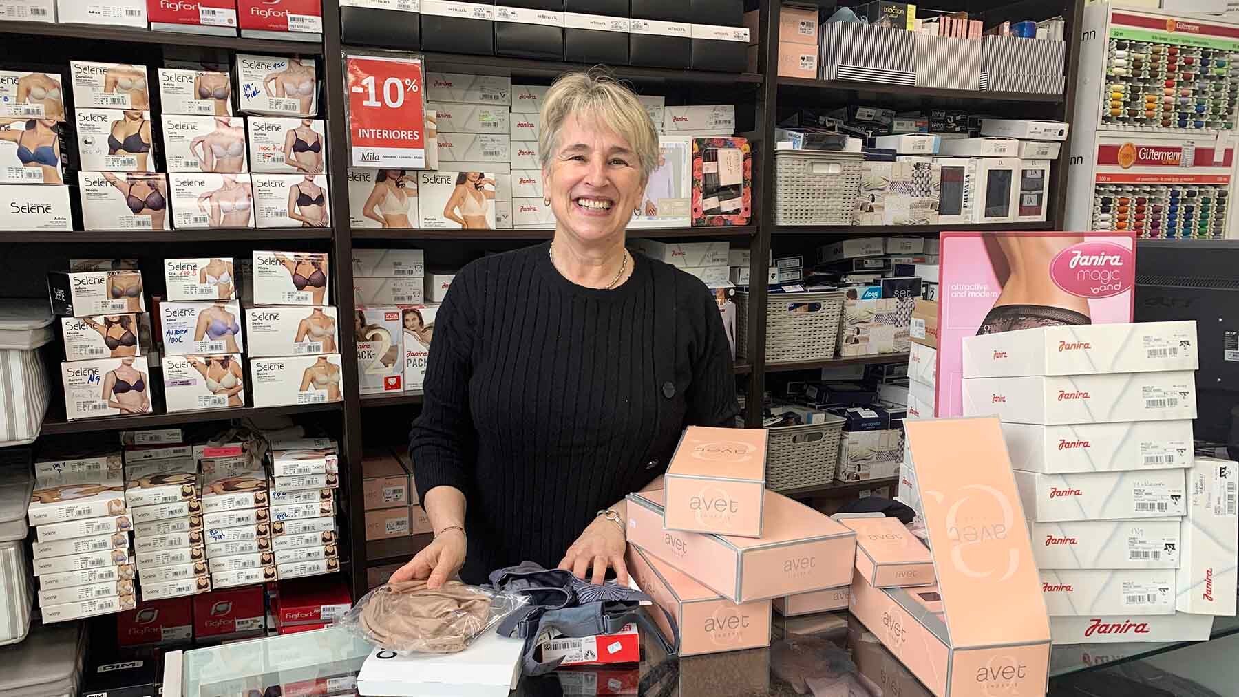 Mila, de contable a trabajar en la última lencería de un pueblo de Navarra: “Me reinventé y aquí sigo”