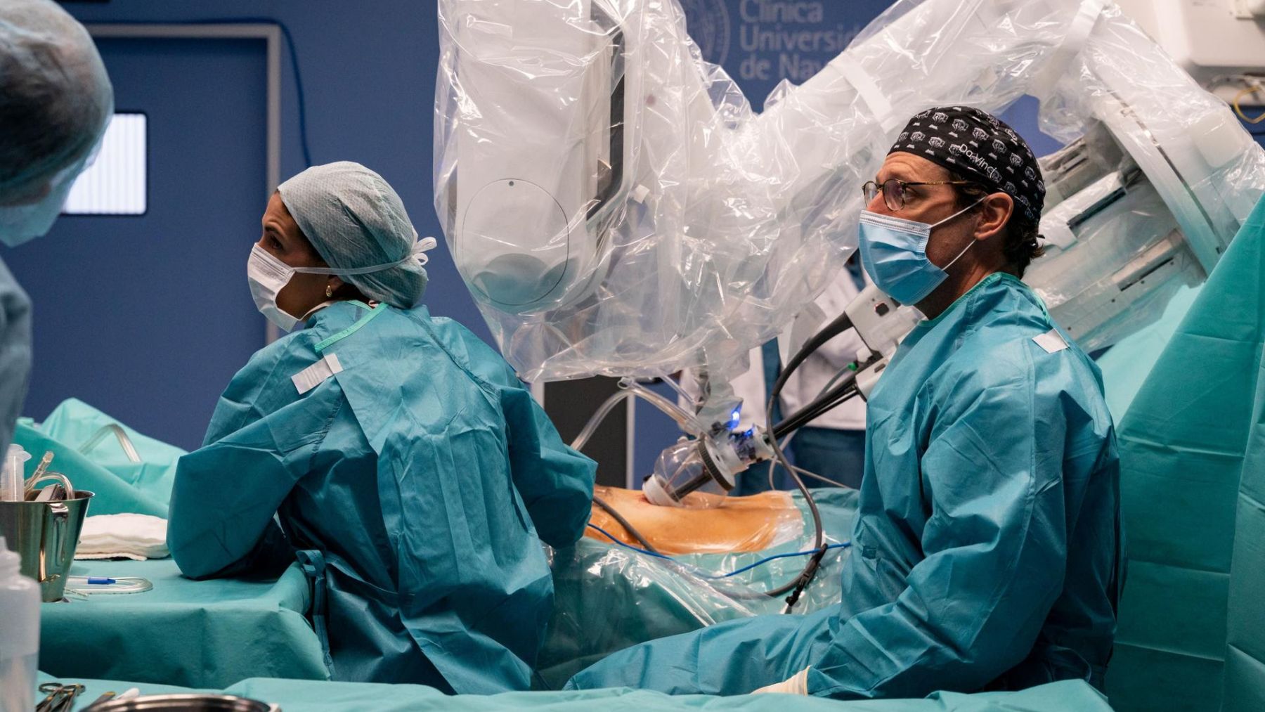 El avanzado robot que utiliza la Clínica Universidad de Navarra para sus operaciones quirúrgicas más complejas