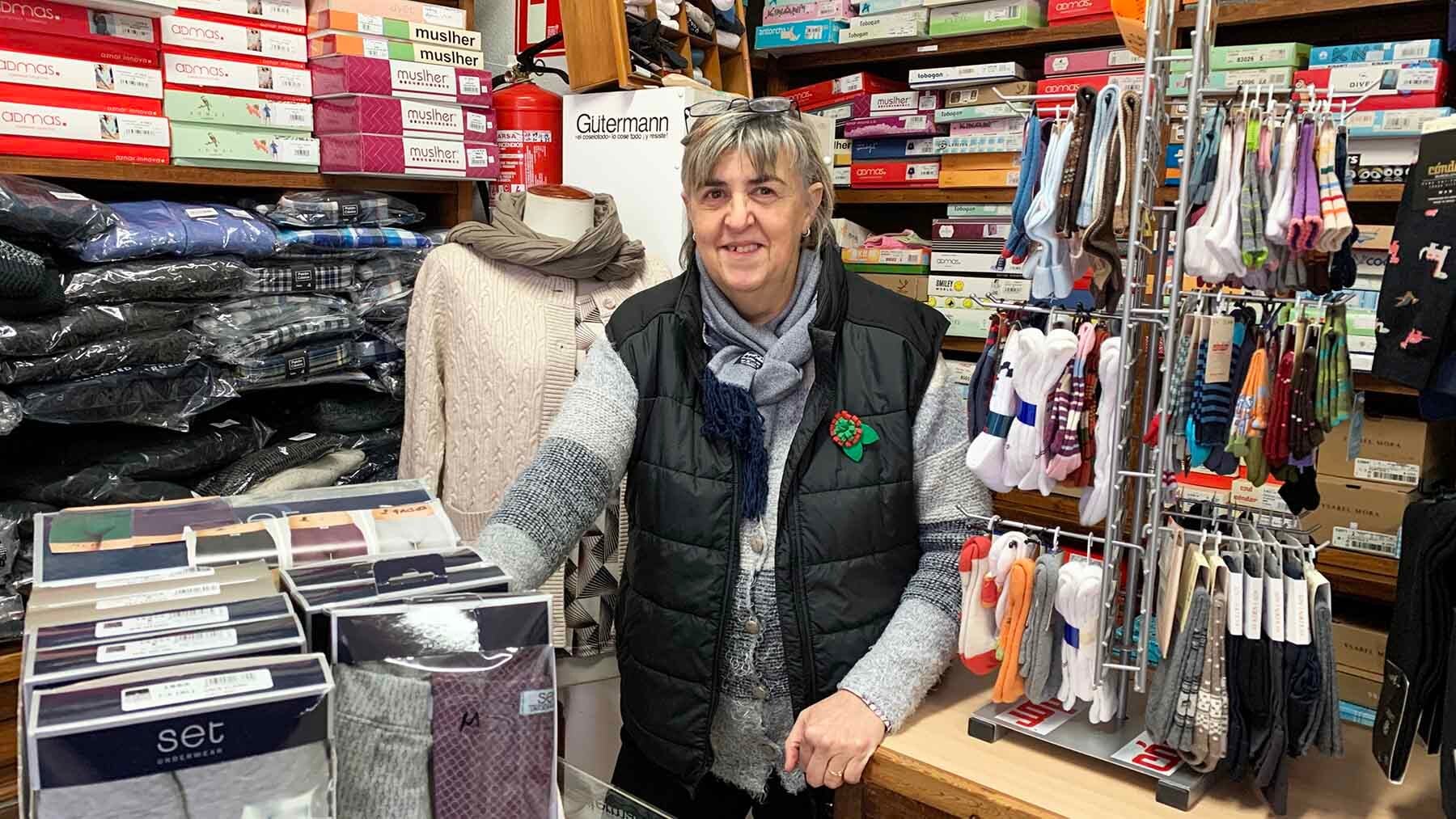 Conchi, 30 años en su mercería de barrio en Pamplona: 