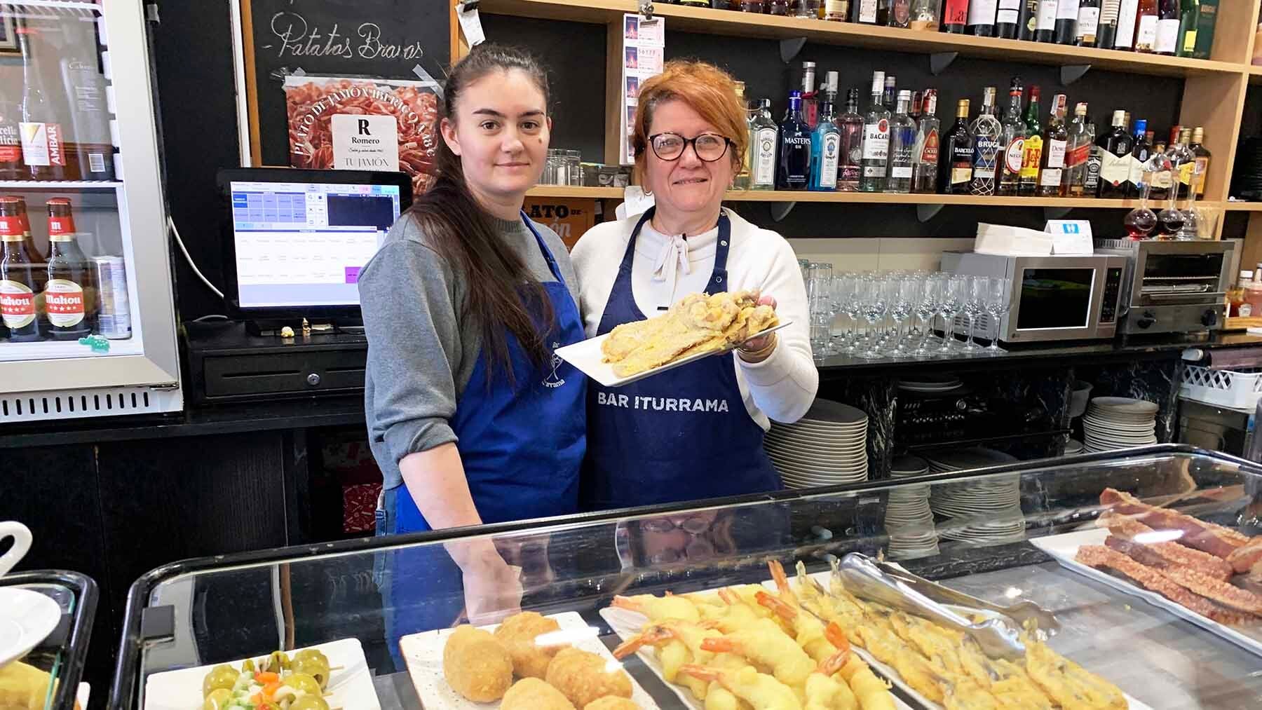 La ucraniana que triunfa en un bar de Pamplona con los fritos y la comida casera: 