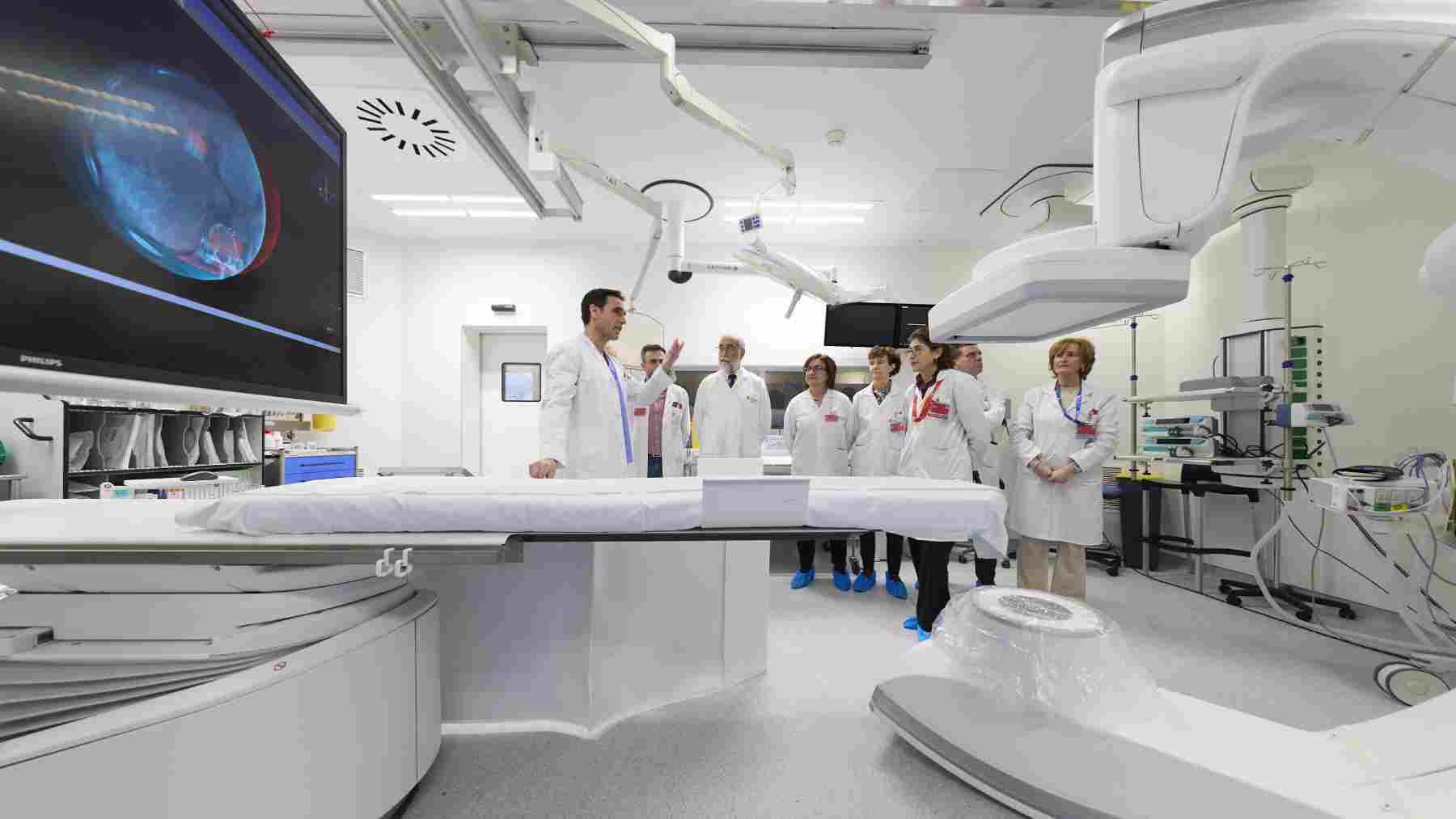 El Hospital Universitario de Navarra estrena un angiógrafo puntero: tratamientos más precisos y menos ingreso