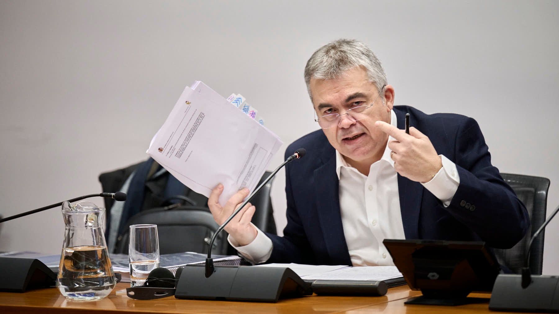 Paqui, la mujer de Santos Cerdán, comparece en el Senado por el caso Koldo en vísperas del juicio a Ábalos