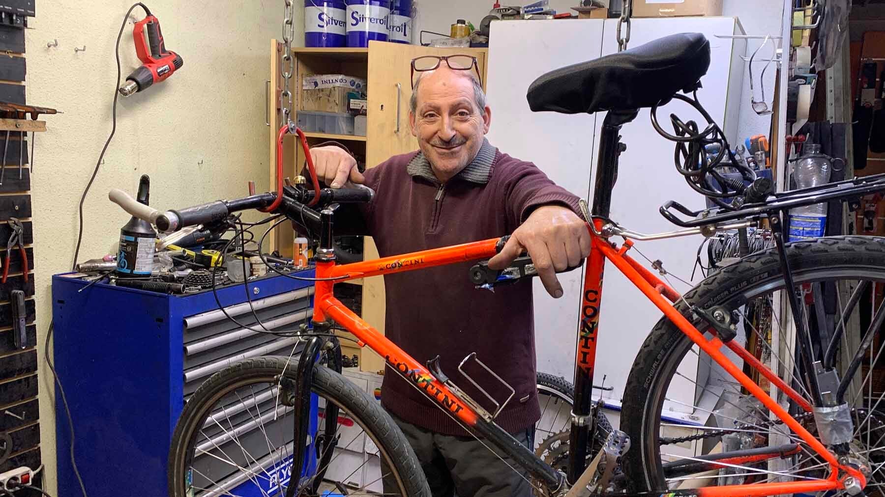 80 años dando pedales: el secreto de la tienda de bicicletas más antigua de Navarra para seguir triunfando