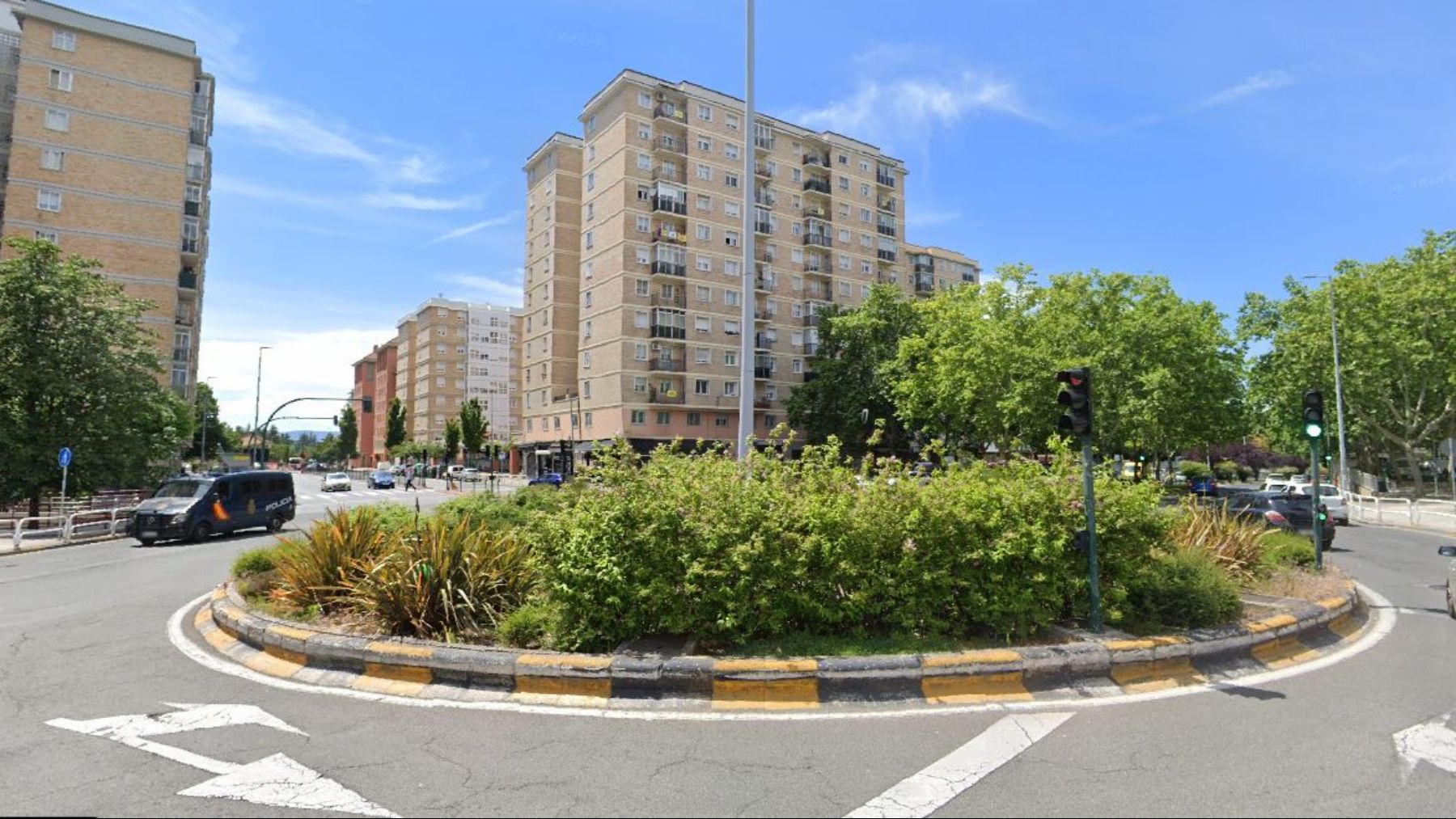 Accidente en una concurrida rotonda de Pamplona: un varón de 55 años ha sido trasladado al hospital