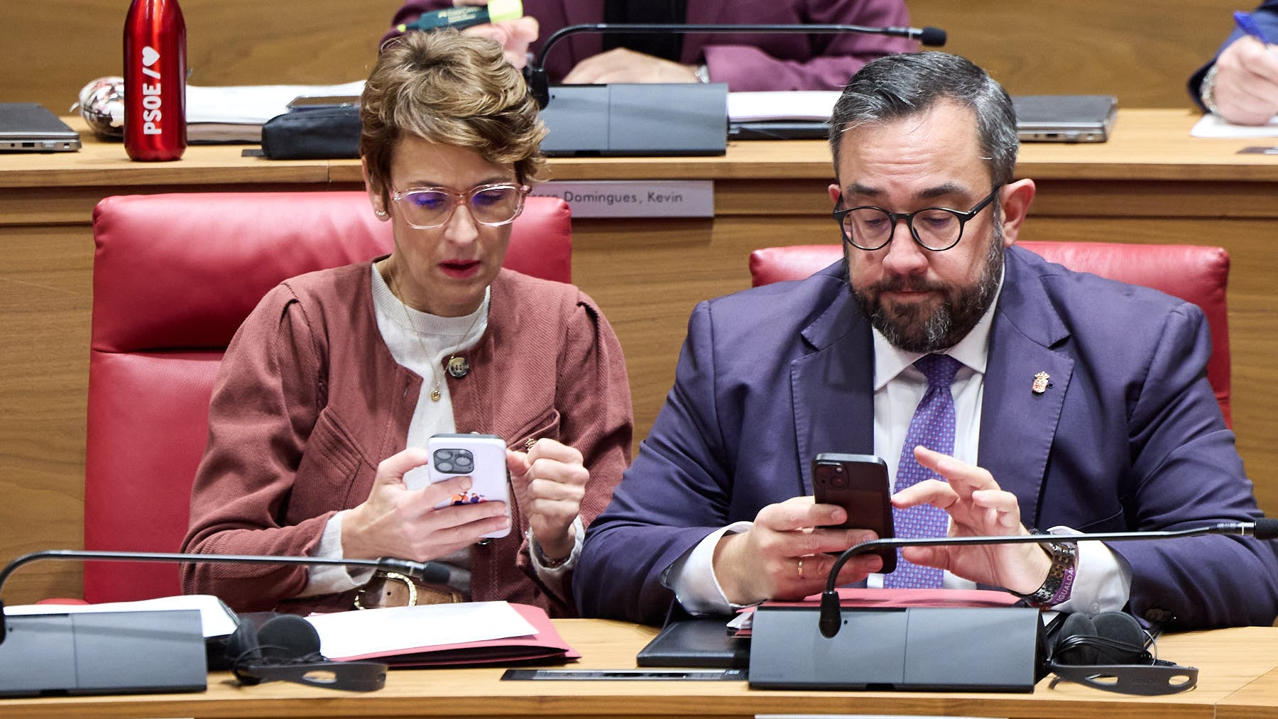 Vox pregunta a Chivite por su aparición en los papeles de Leire Díez tras reunirse con Antxon en Servinabar