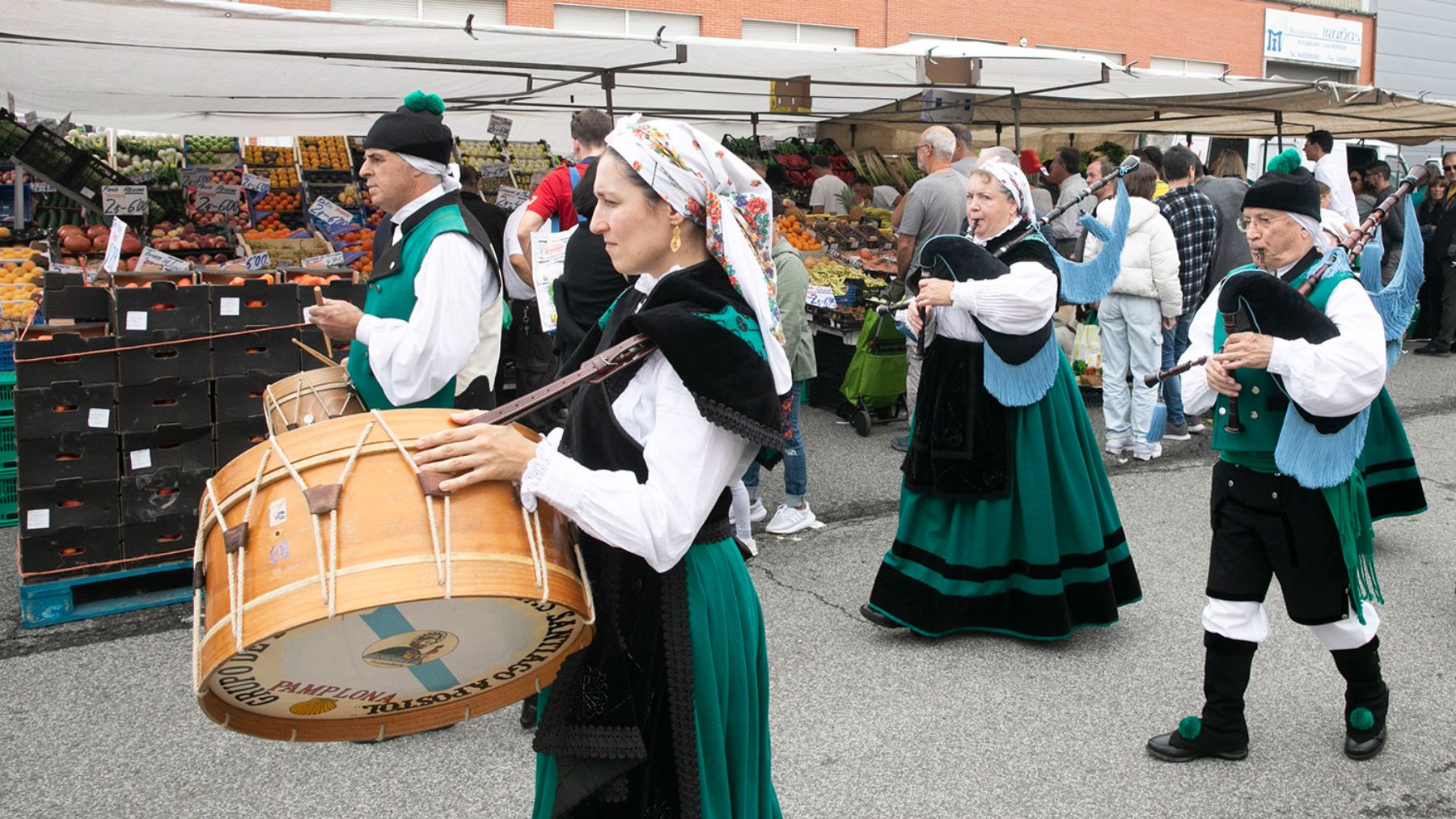 El mercadillo de Landaben vuelve con música en directo para animar los domingos en Pamplona