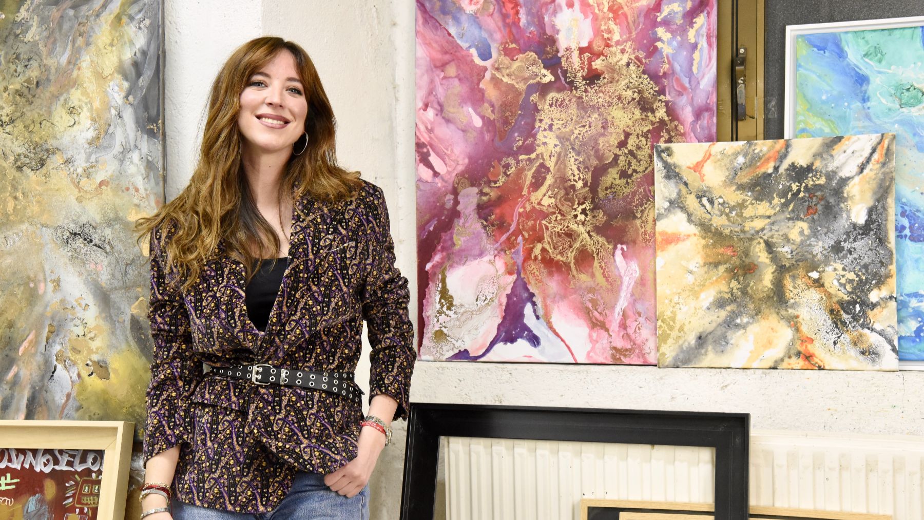 Natalia, la artista pamplonesa que convierte la presión interior en pintura en el centro de Madrid