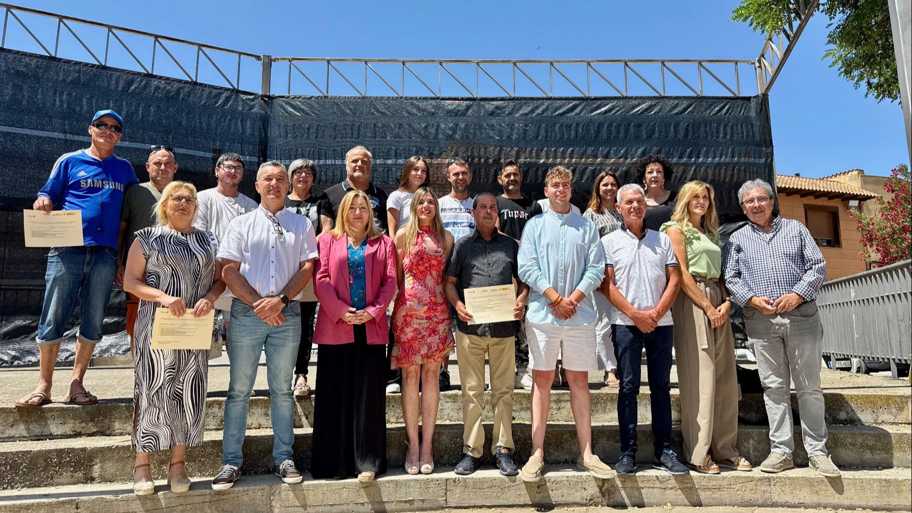 Los 12 vecinos de un pueblo de Navarra que participan en un taller de empleo y trabajan para mejorar sus calles