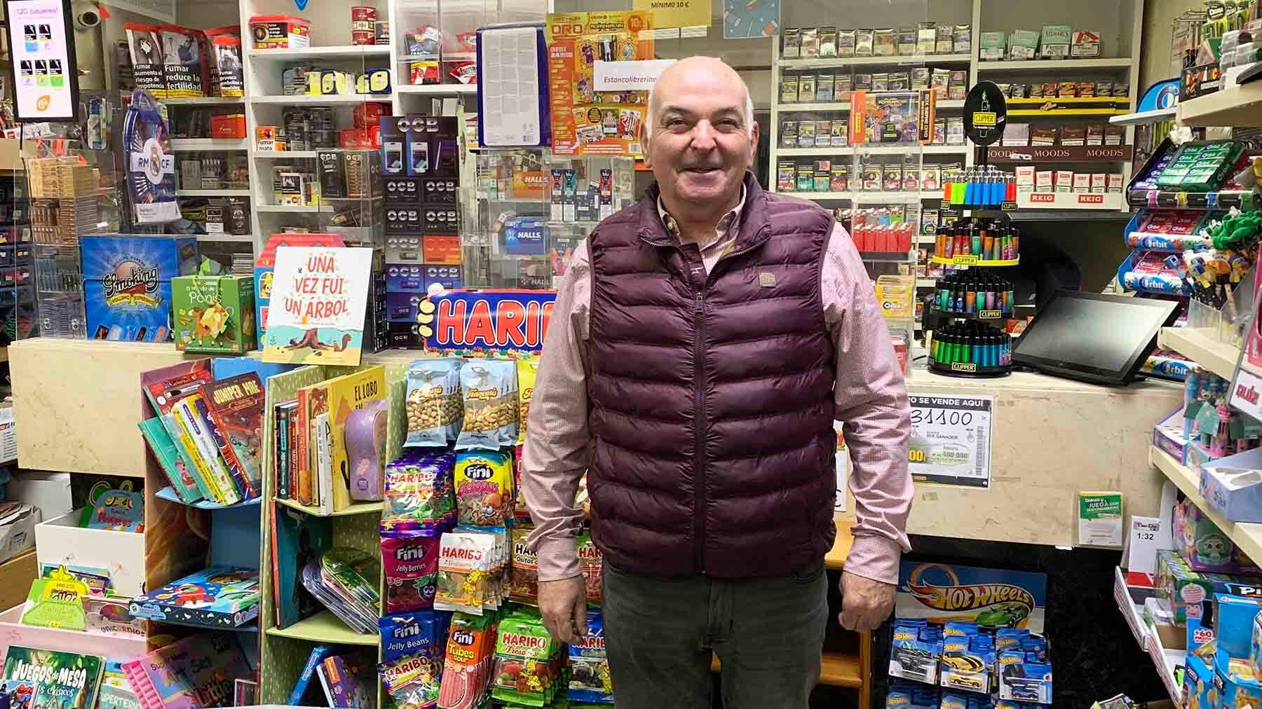 Casimiro, el hombre que solo cierra su tienda dos días al año en un conocido pueblo de Navarra: 