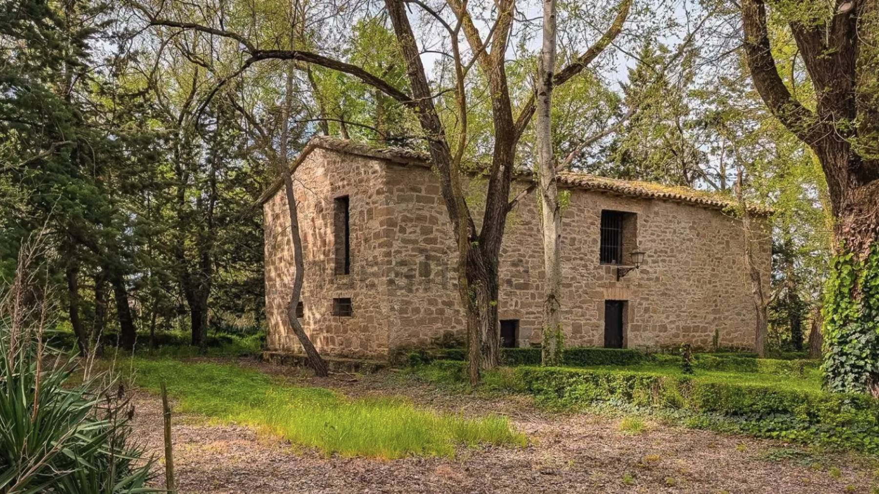 La iglesia románica que se vende en Sangüesa. IDEALISTA