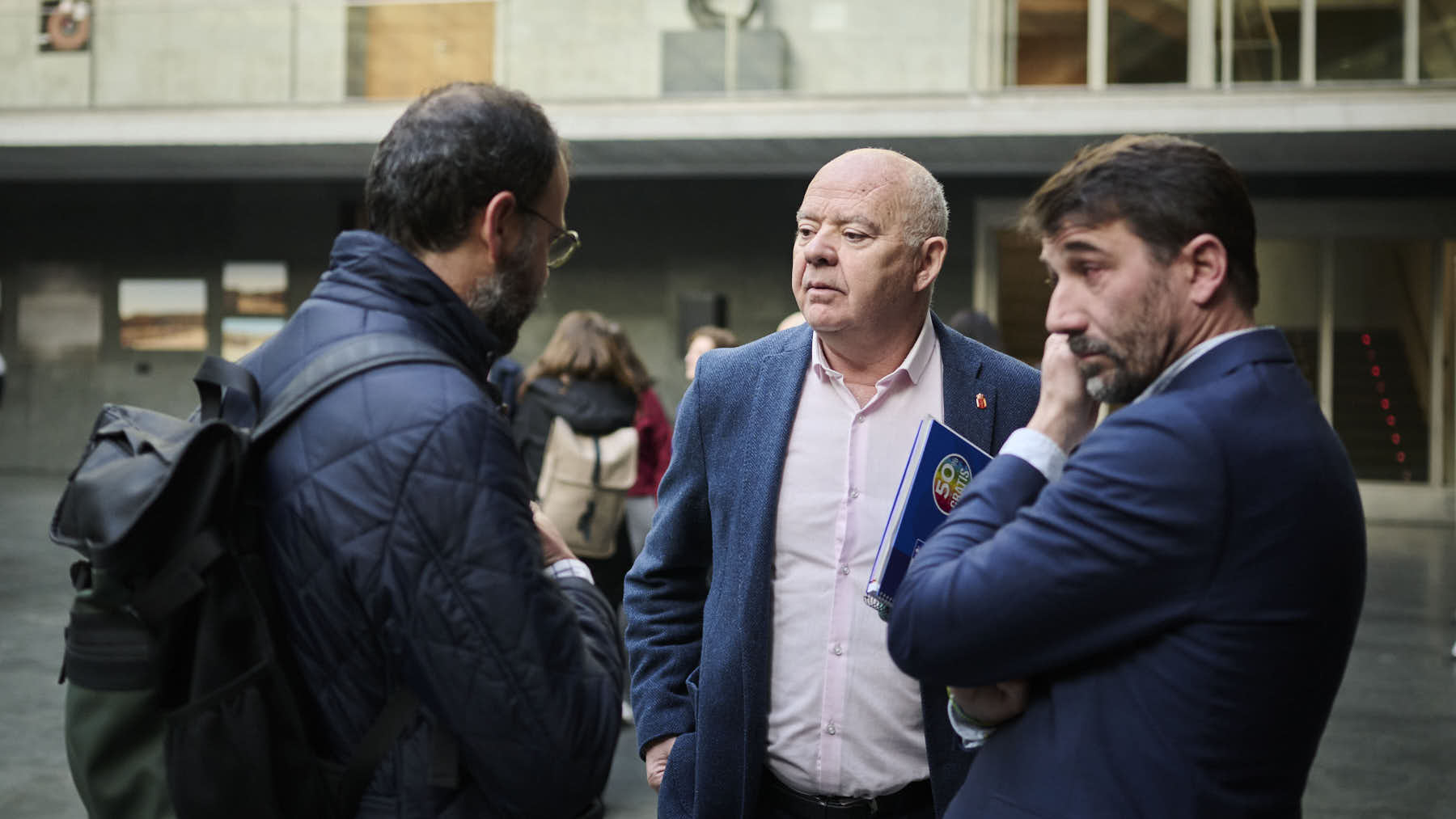 Dos navarros, 10.000 kilómetros y una gesta que VOX quiere rescatar un siglo después