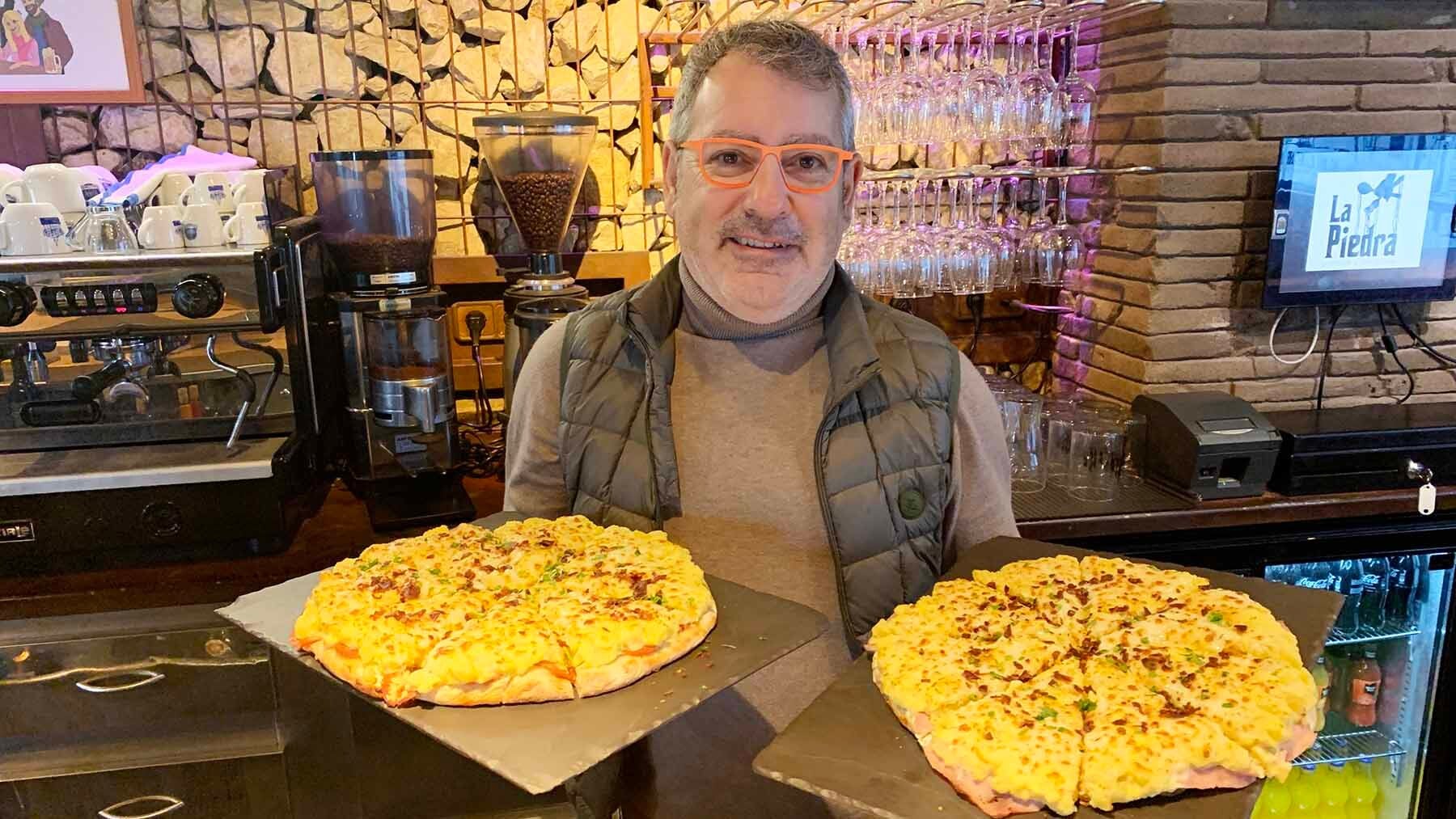 La tortipizza navarra que triunfa entre los jóvenes en un bar de Pamplona: “Esto no hay en ningún sitio”