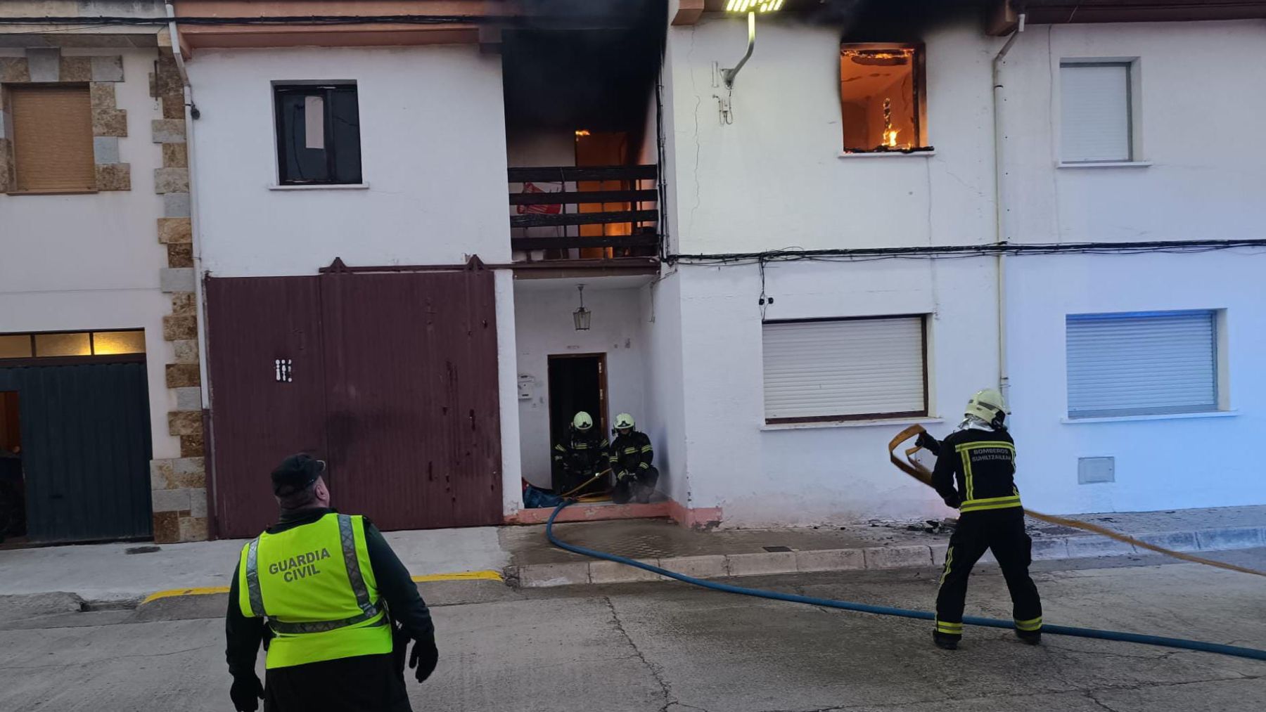 Gran susto en Cortes: arde un vivienda y un hombre resulta herido grave