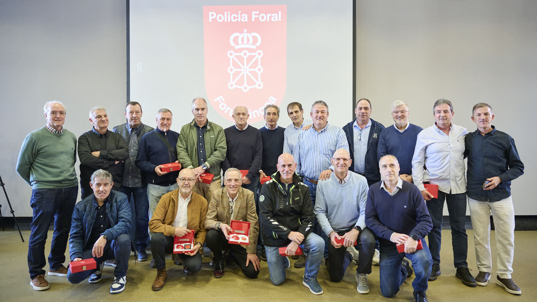 Homenaje a los agentes jubilados dentro de la semana del patr&oacute;n de la Polic&iacute;a Foral. PABLO LASAOSA