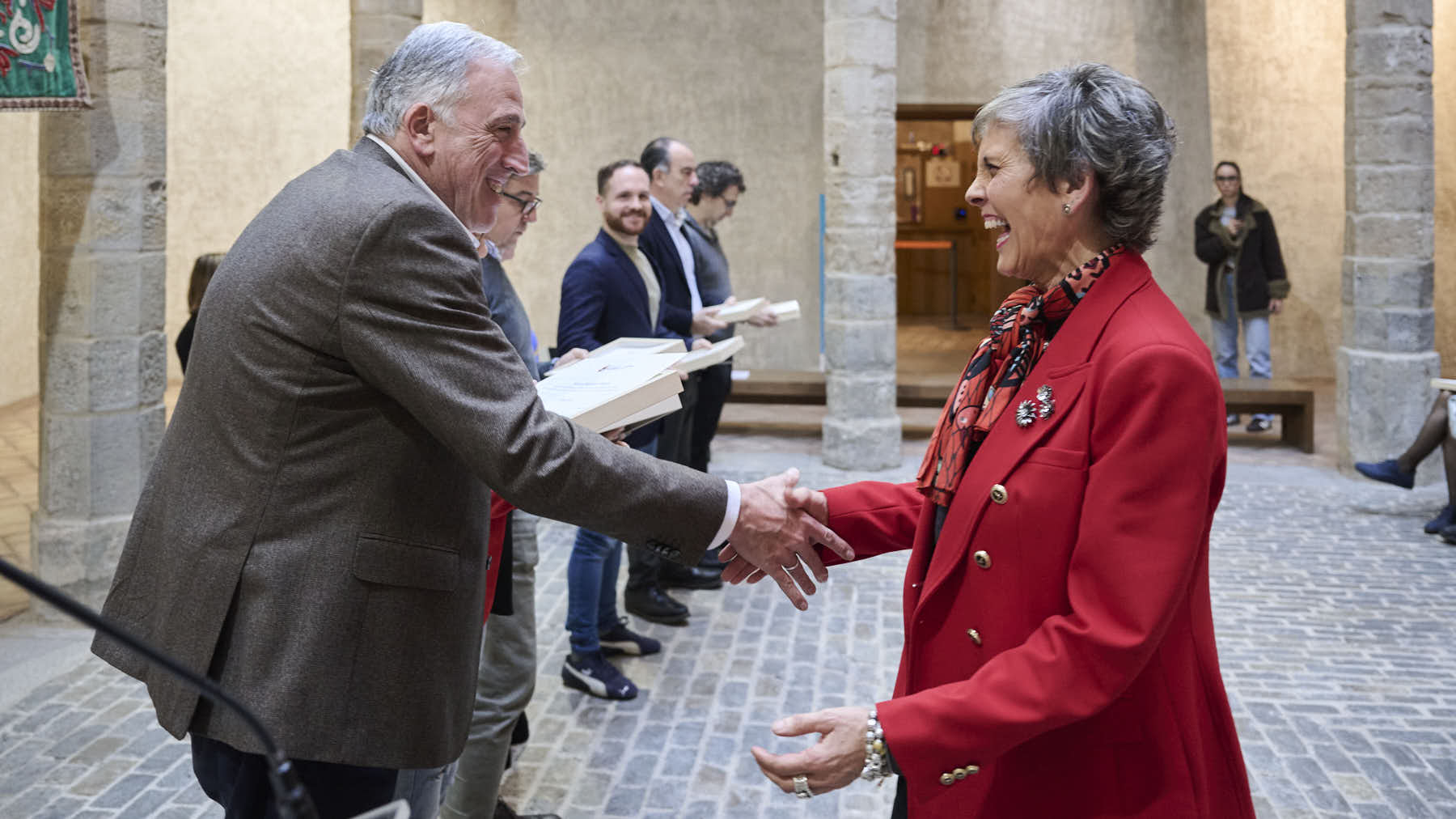 El Ayuntamiento de Pamplona homenajea al personal municipal jubilado durante 2025. PABLO LASAOSA