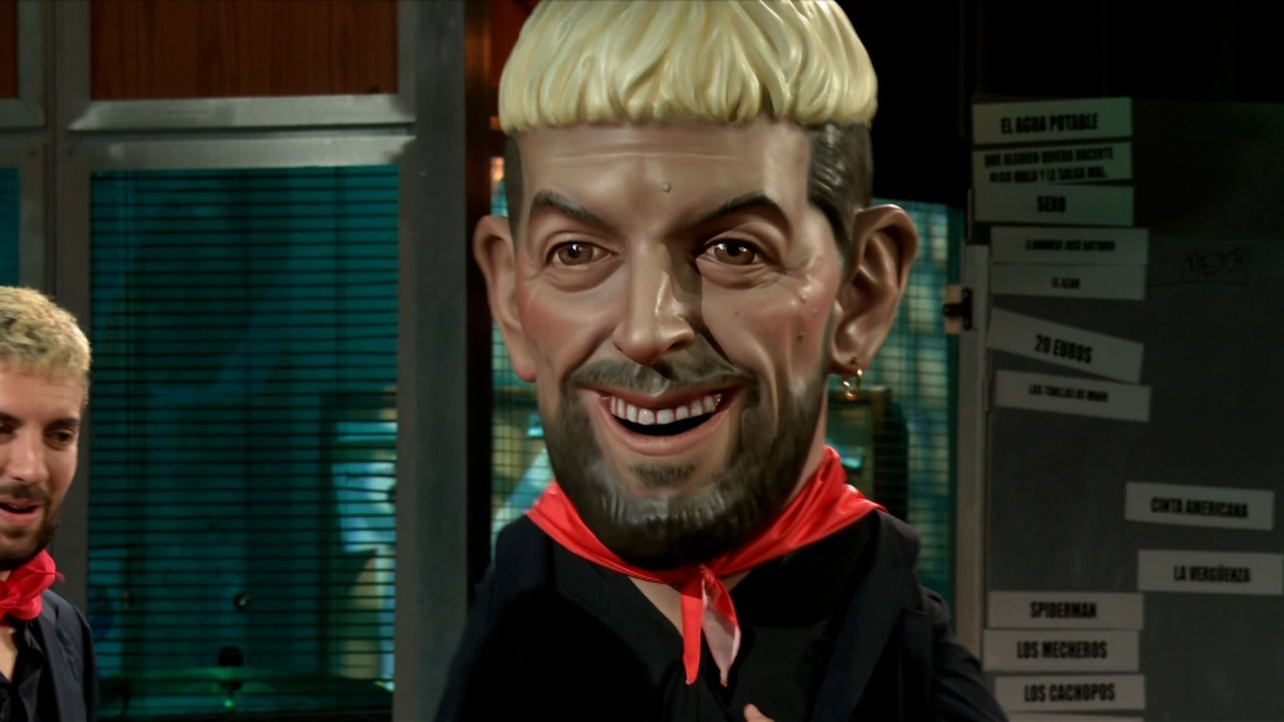 El taller de una localidad de la comarca de Pamplona que conquistó la televisión: así crearon el cabezudo de Broncano