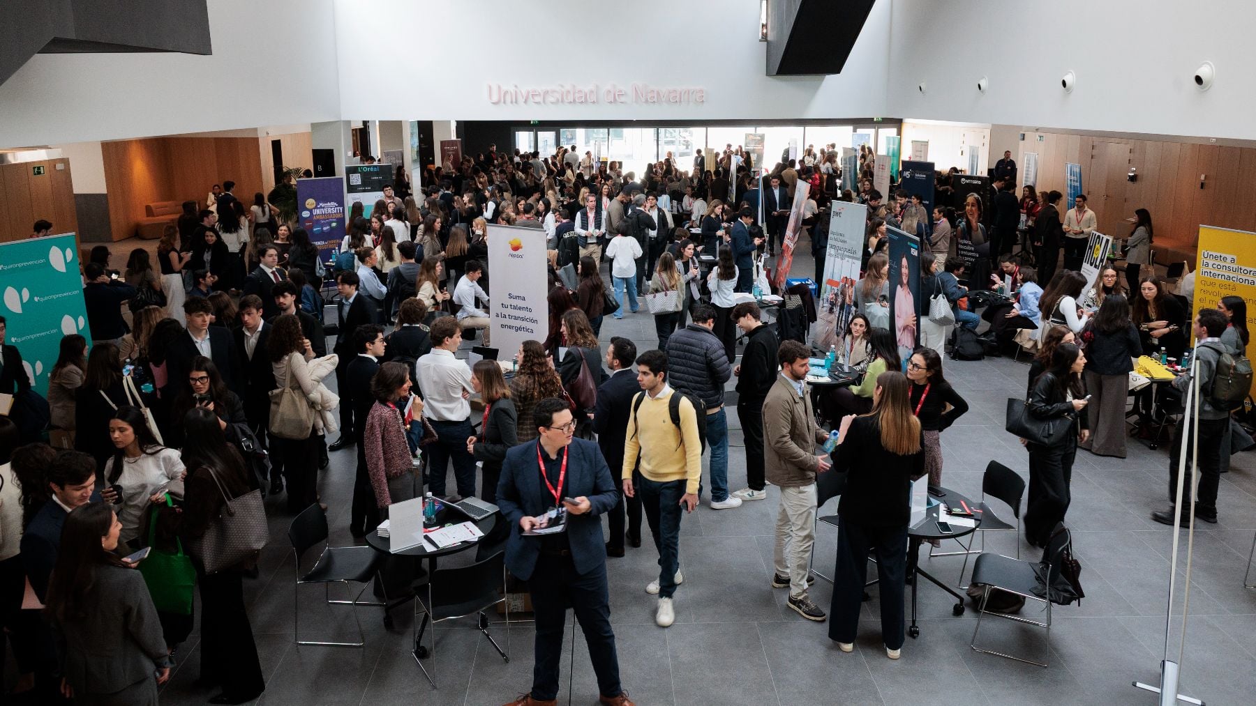 Se busca talento: la Feria de Empleo de la Universidad de Navarra conecta a miles de jóvenes con sus próximas empresas