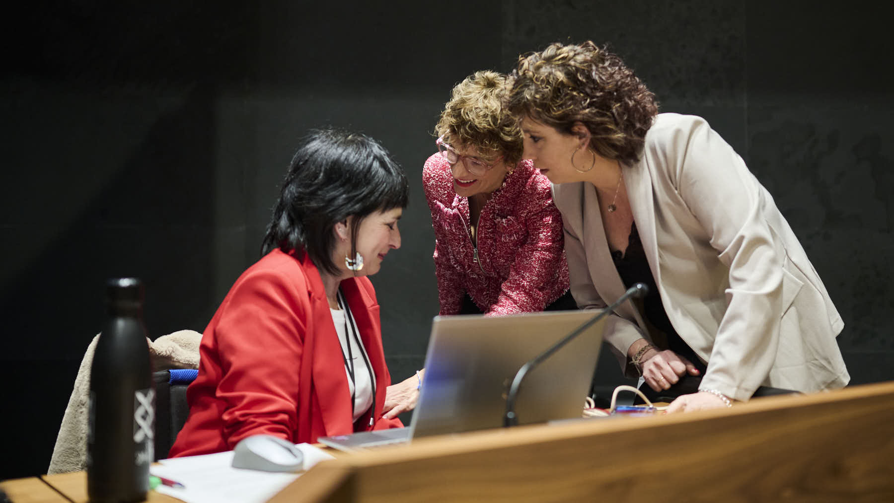 El bloque de Chivite y Bildu tumba el plan de UPN para controlar el despilfarro de la Renta Garantizada en Navarra